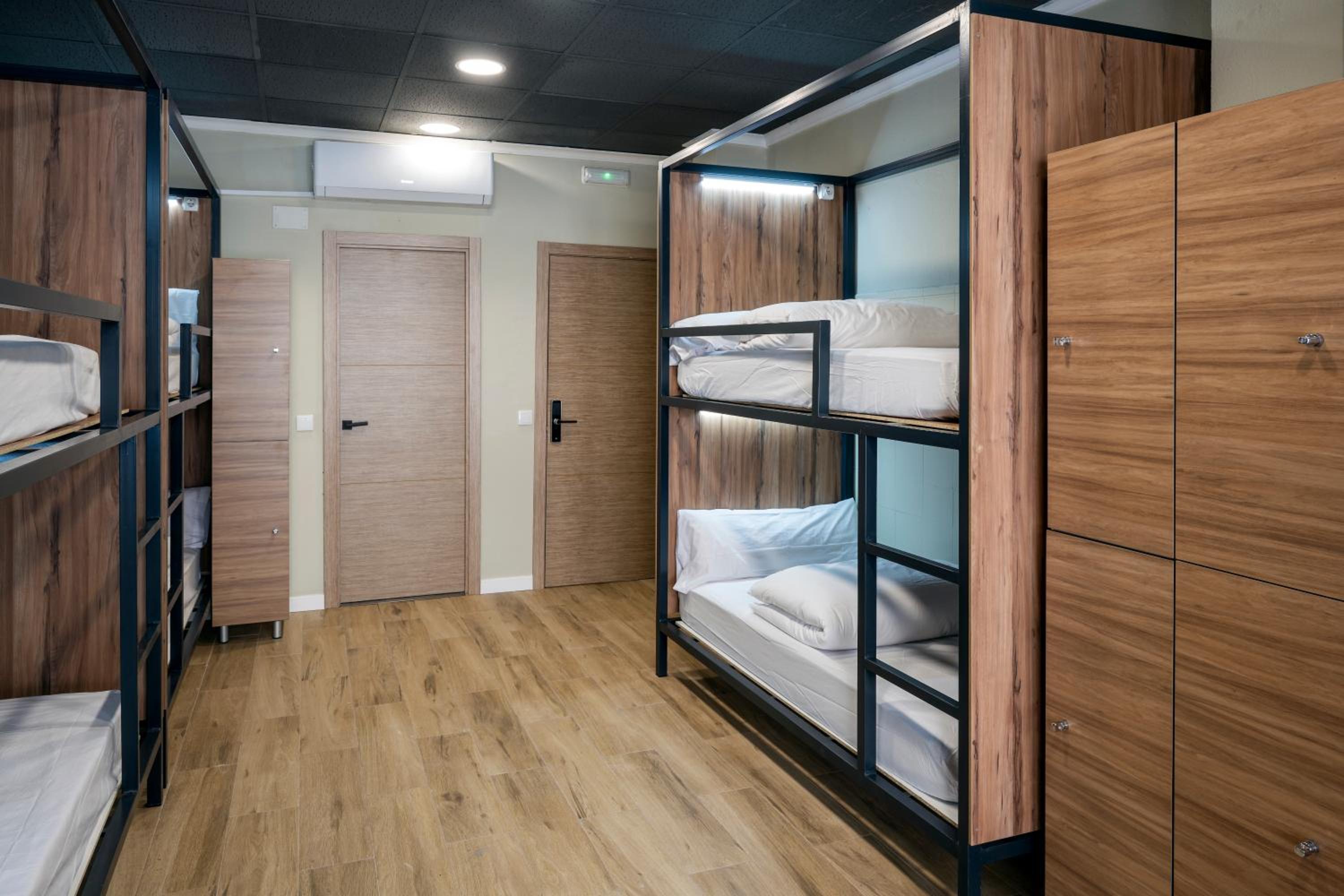 Cama en Dormitorio Mixto de 10 Camas