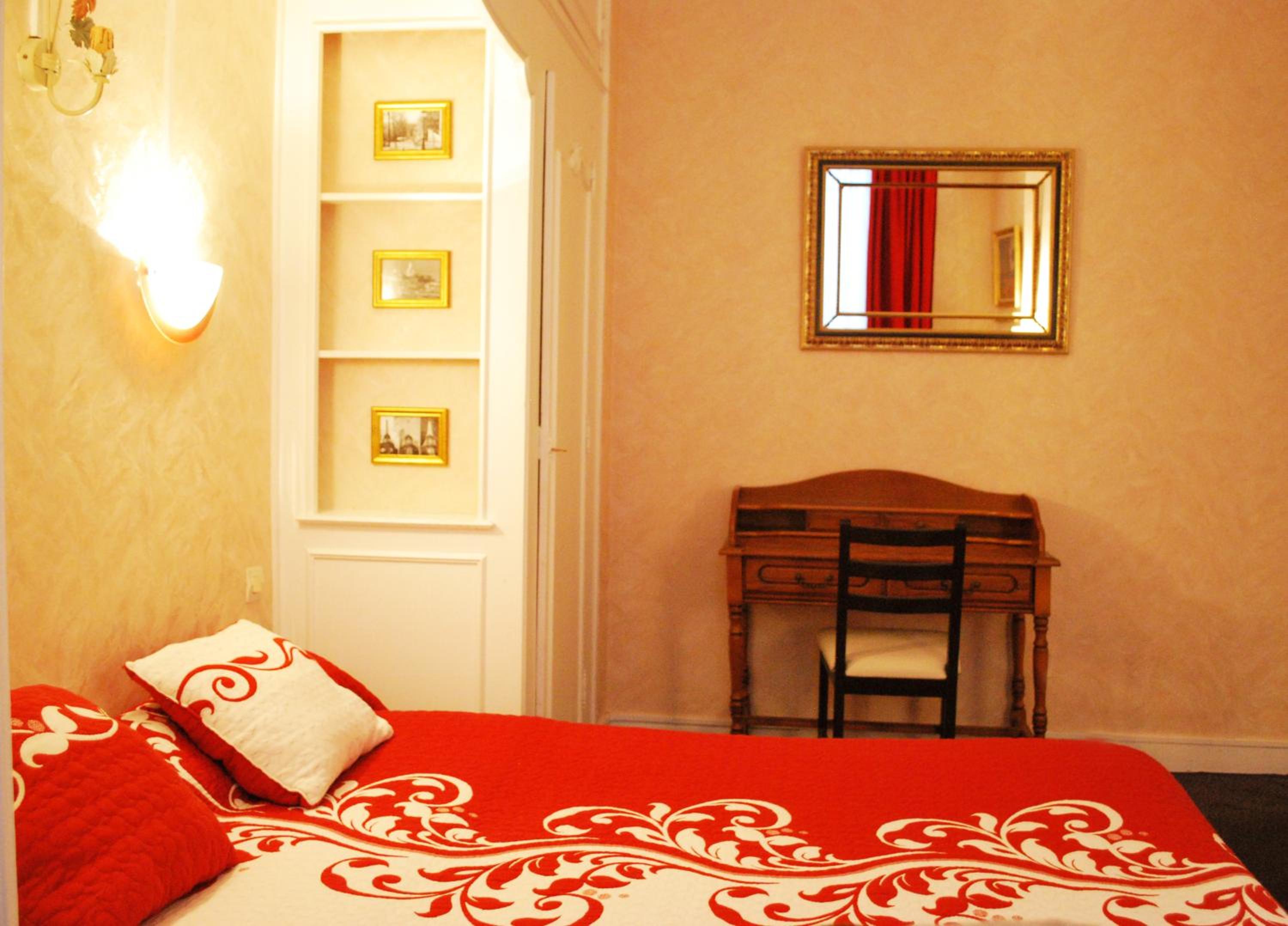 Double Room with Private Bathroom photo 2