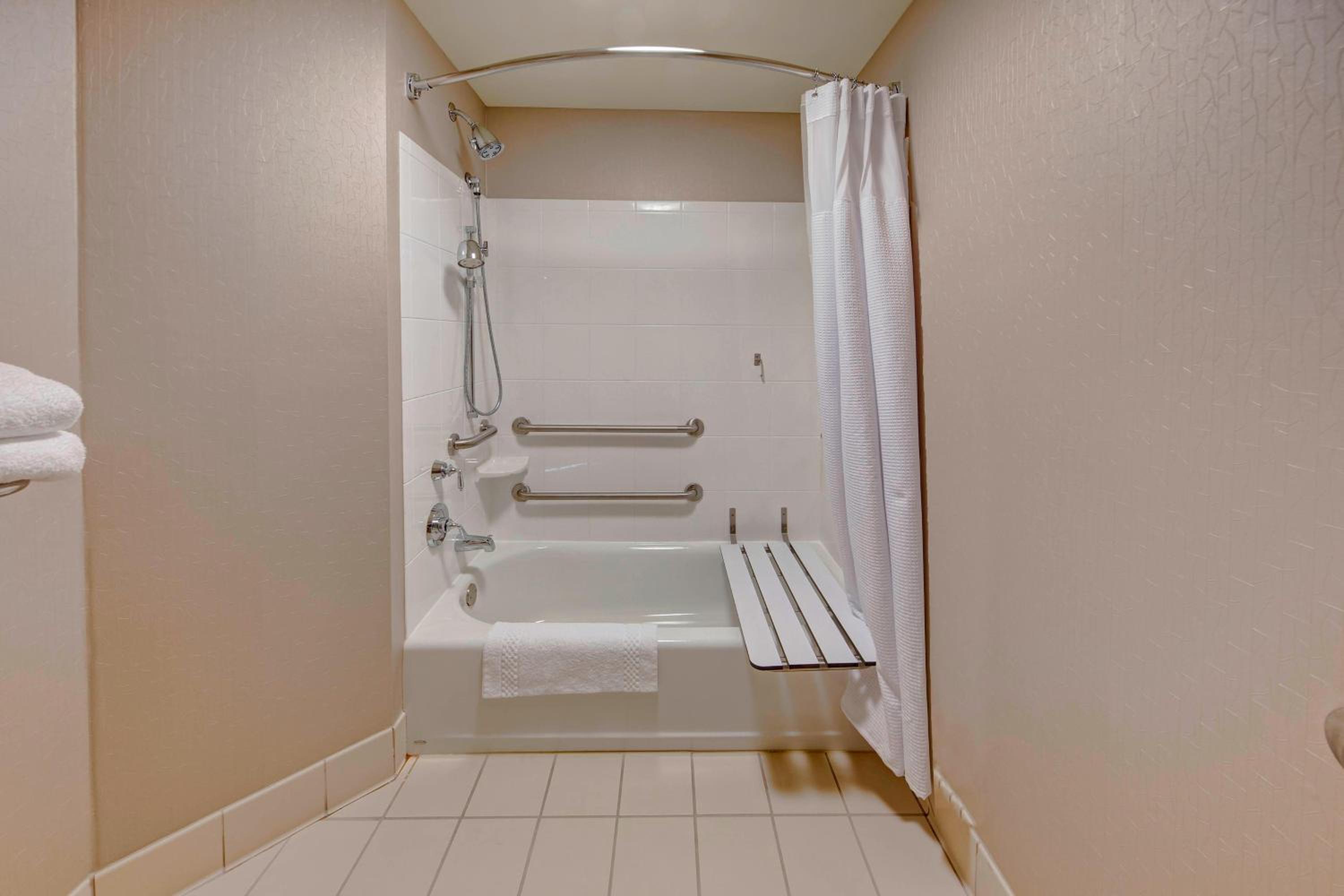 King Studio with Sofa Bed - Photo 6