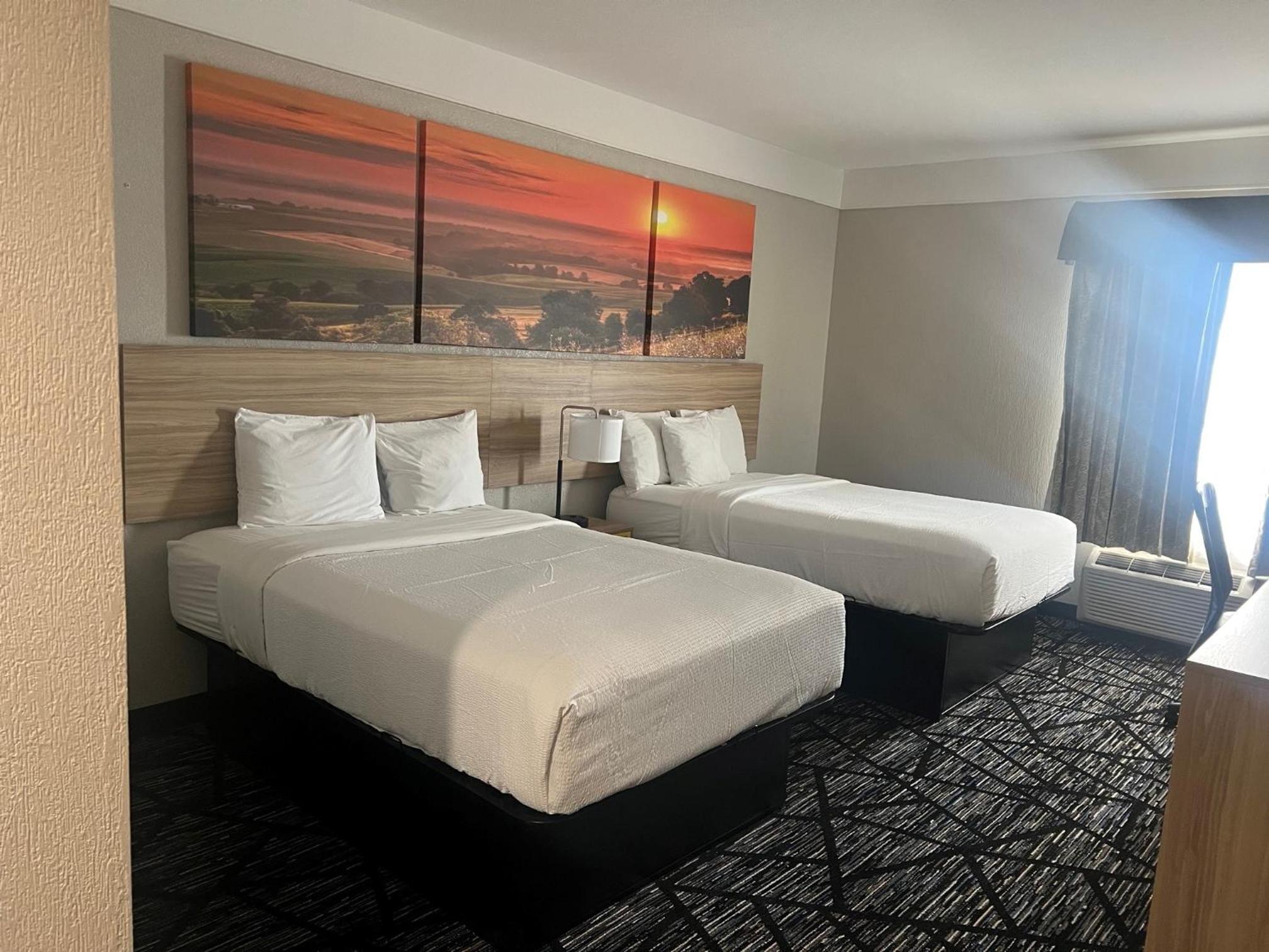 Double Room with Two Double Beds - Non-Smoking - Photo 2