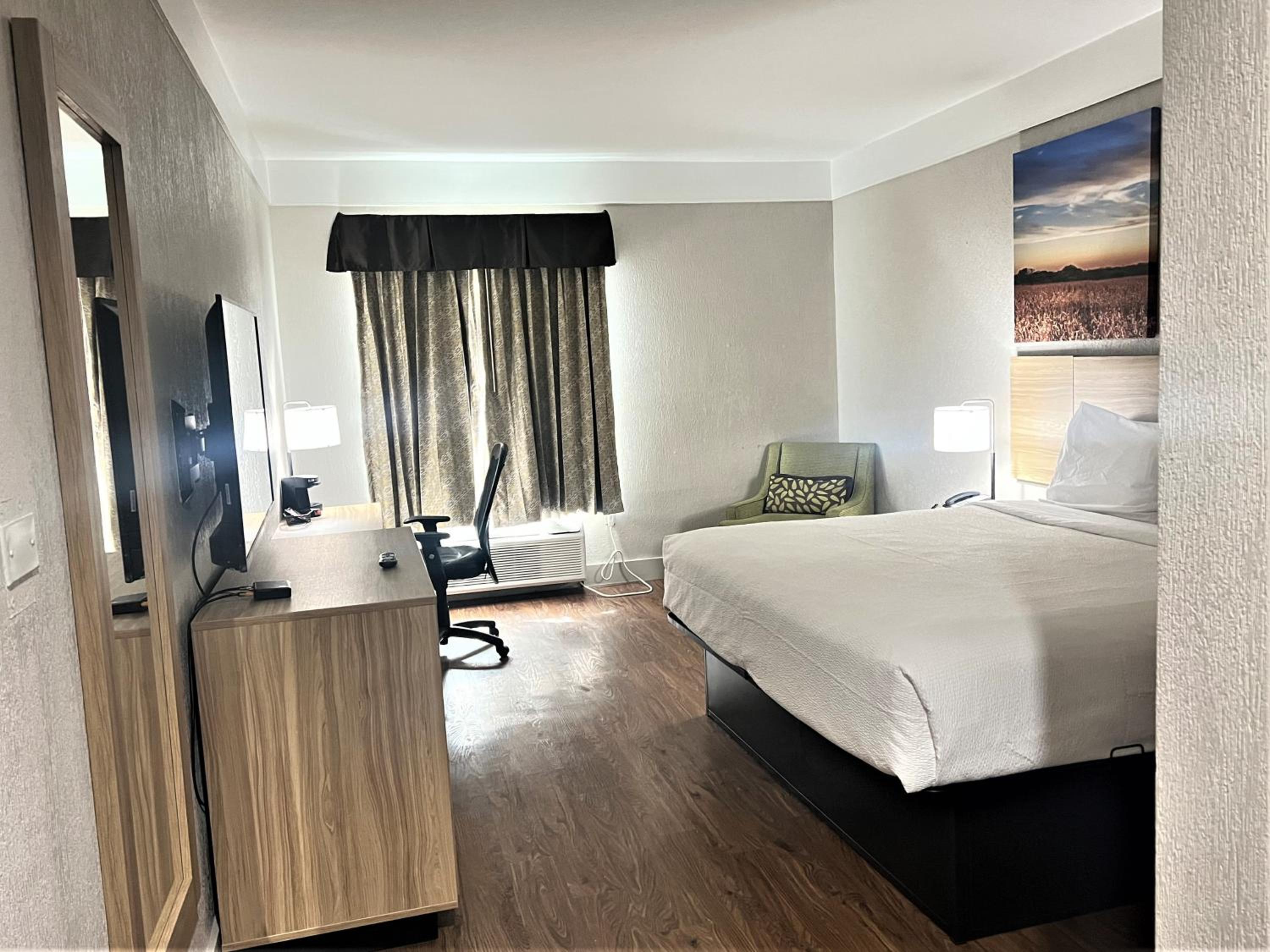 King Room - Disability Access/Non-Smoking - Photo 5