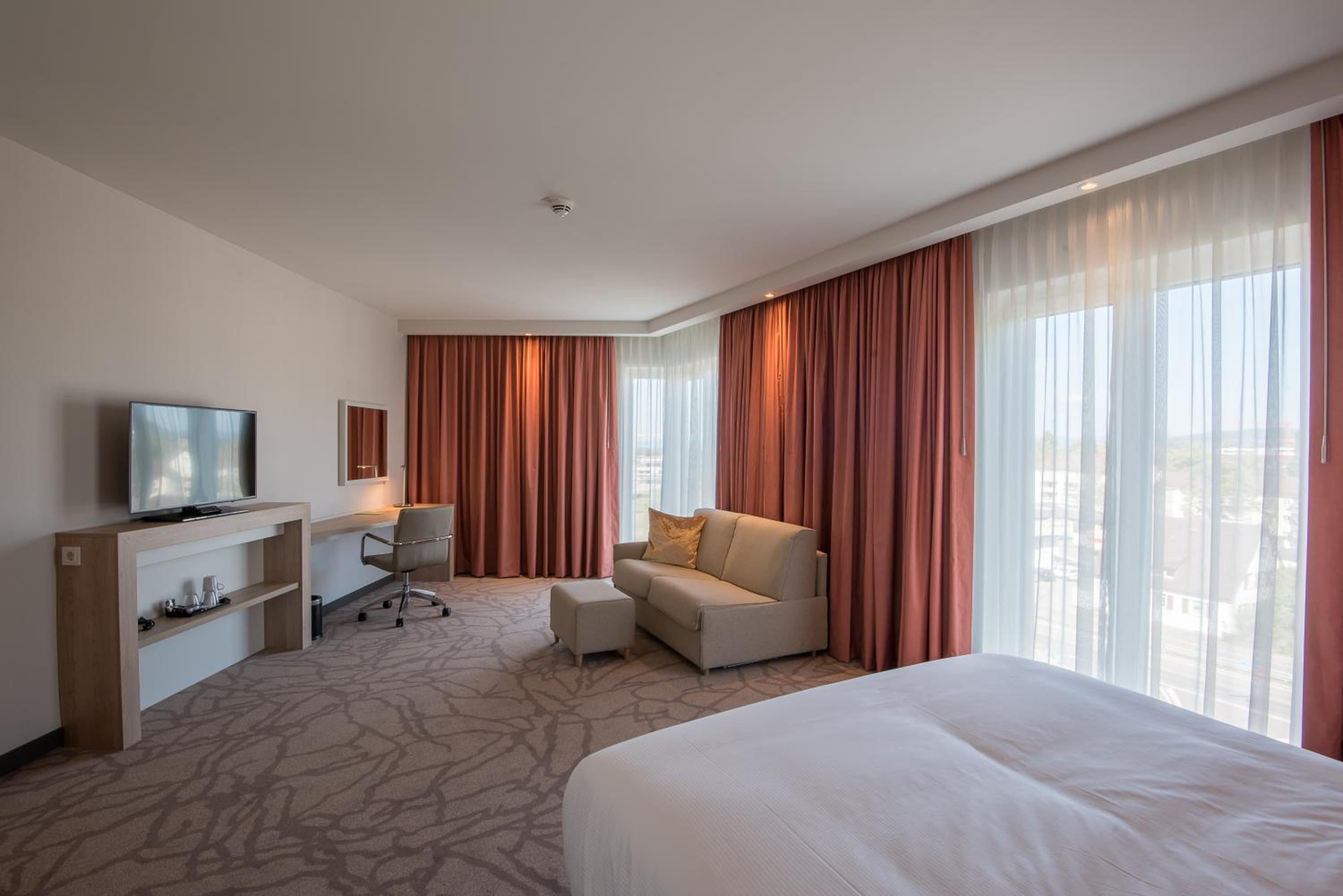 Corner Queen Room