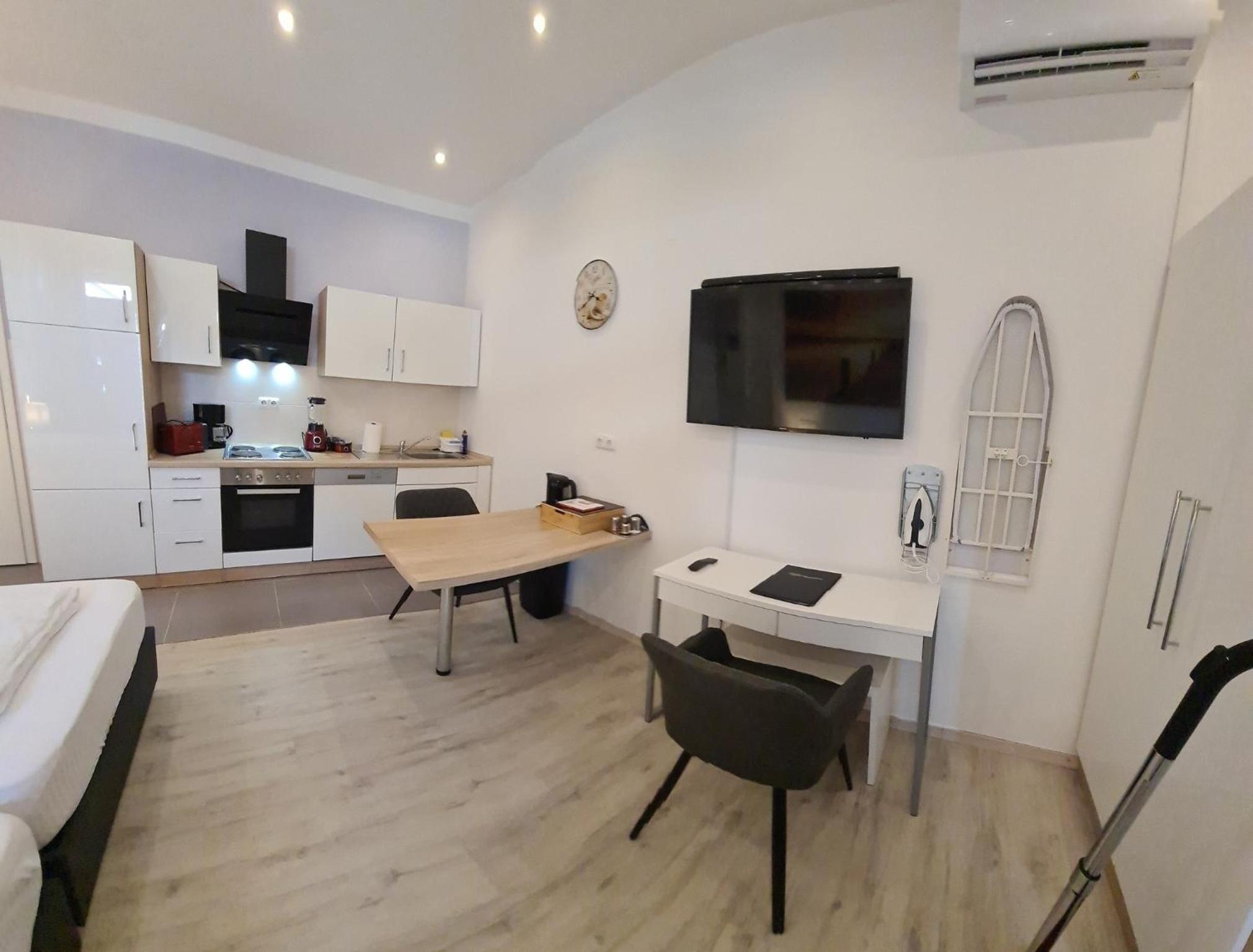 Apartment photo 2
