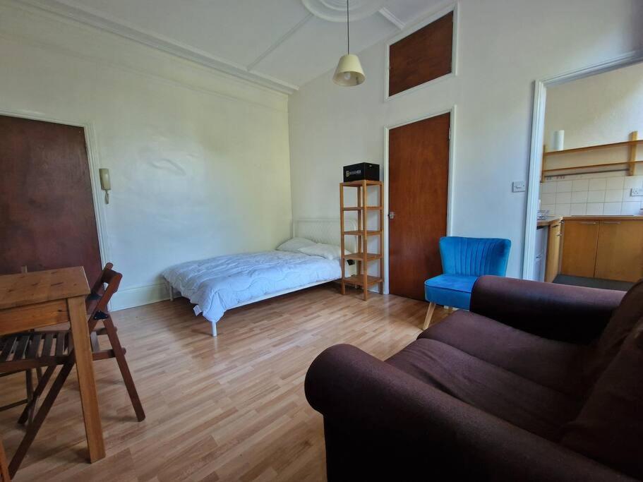 One-Bedroom Apartment photo 3