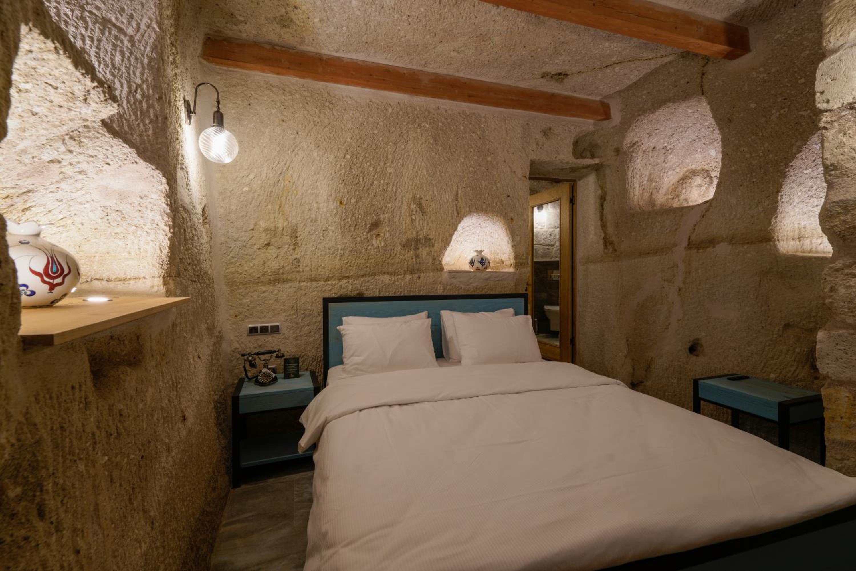 Deluxe Double or Twin Room - Photo 8