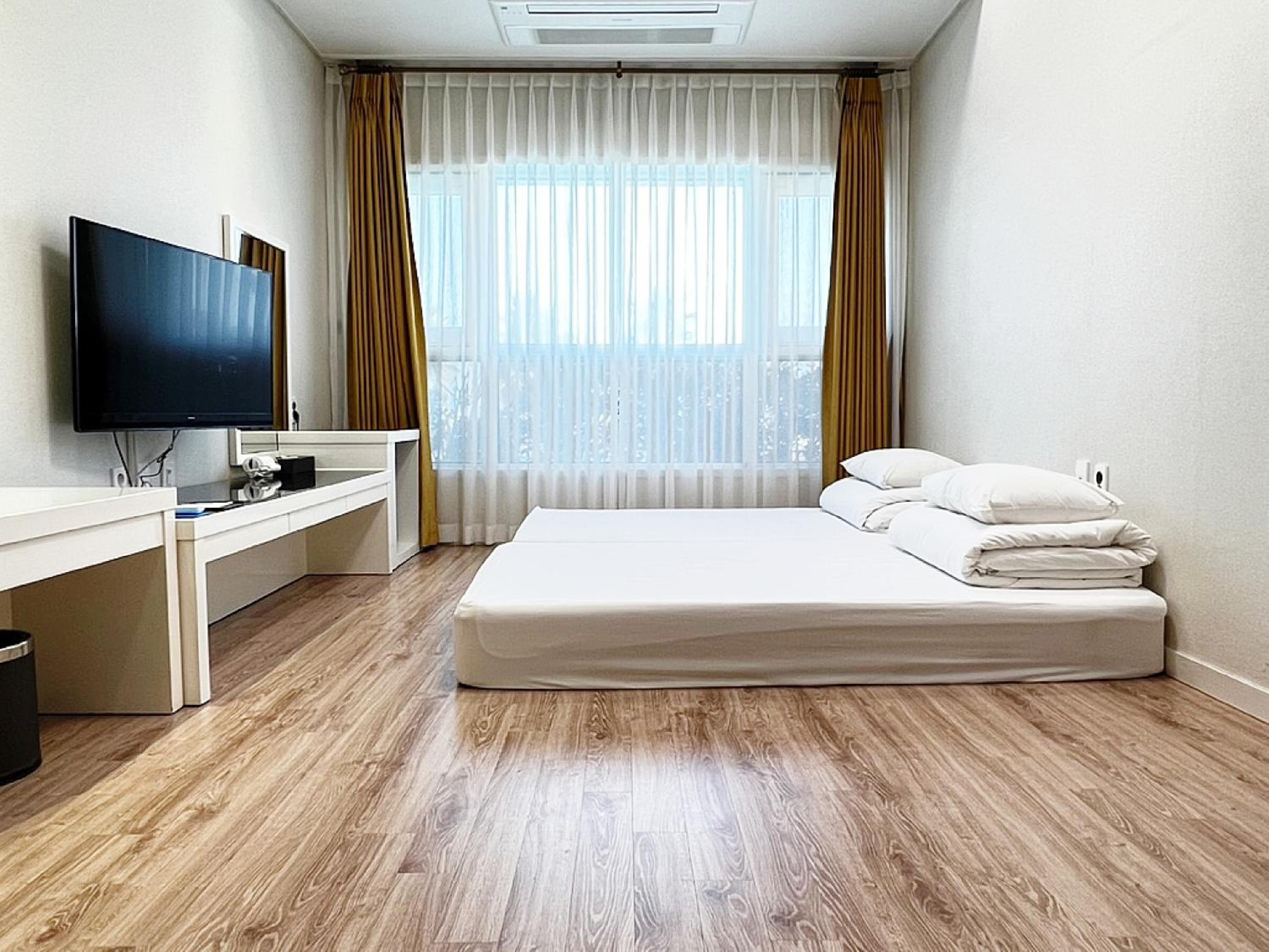 Economy Twin Room