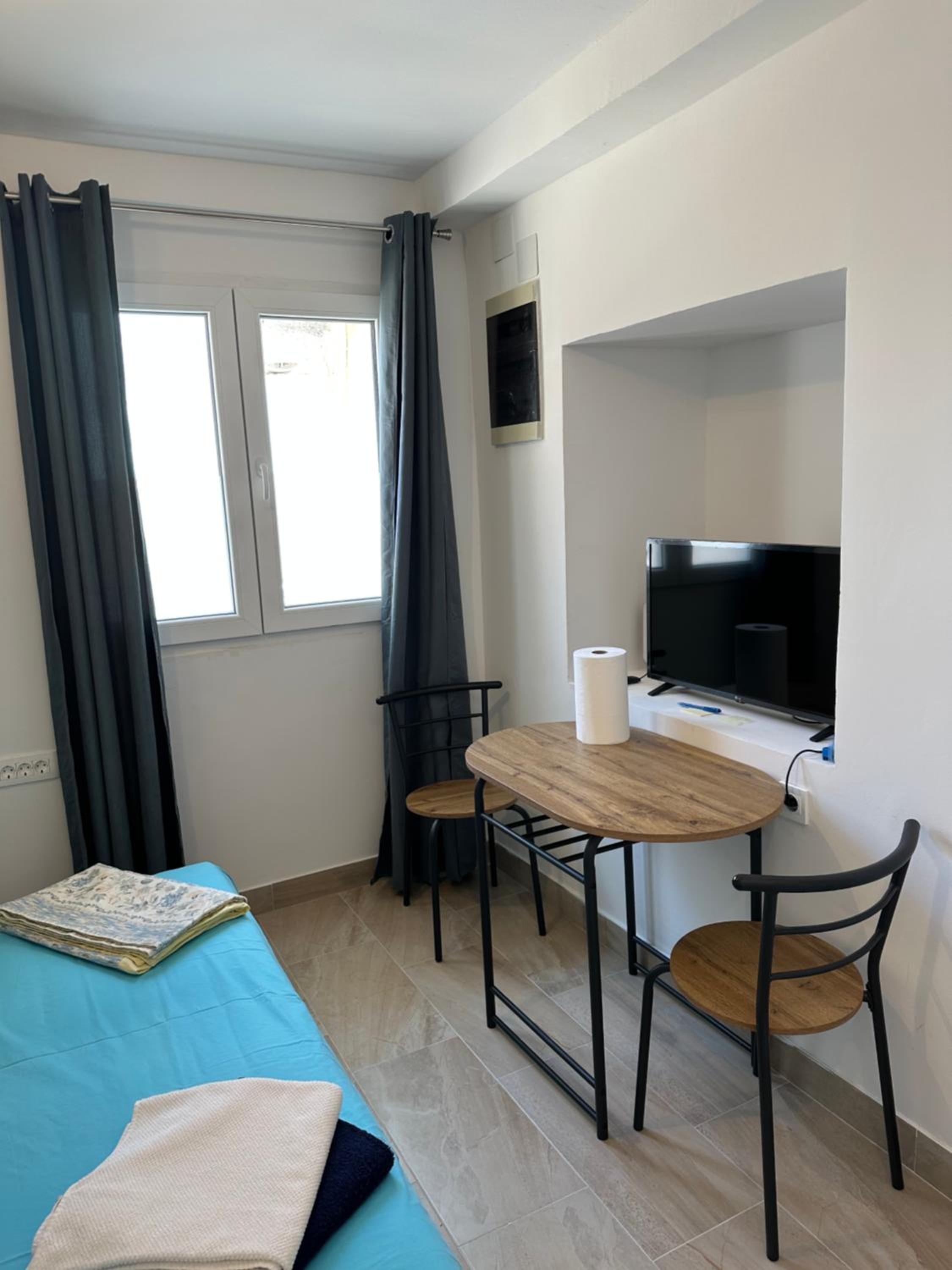 One-Bedroom Apartment photo 2