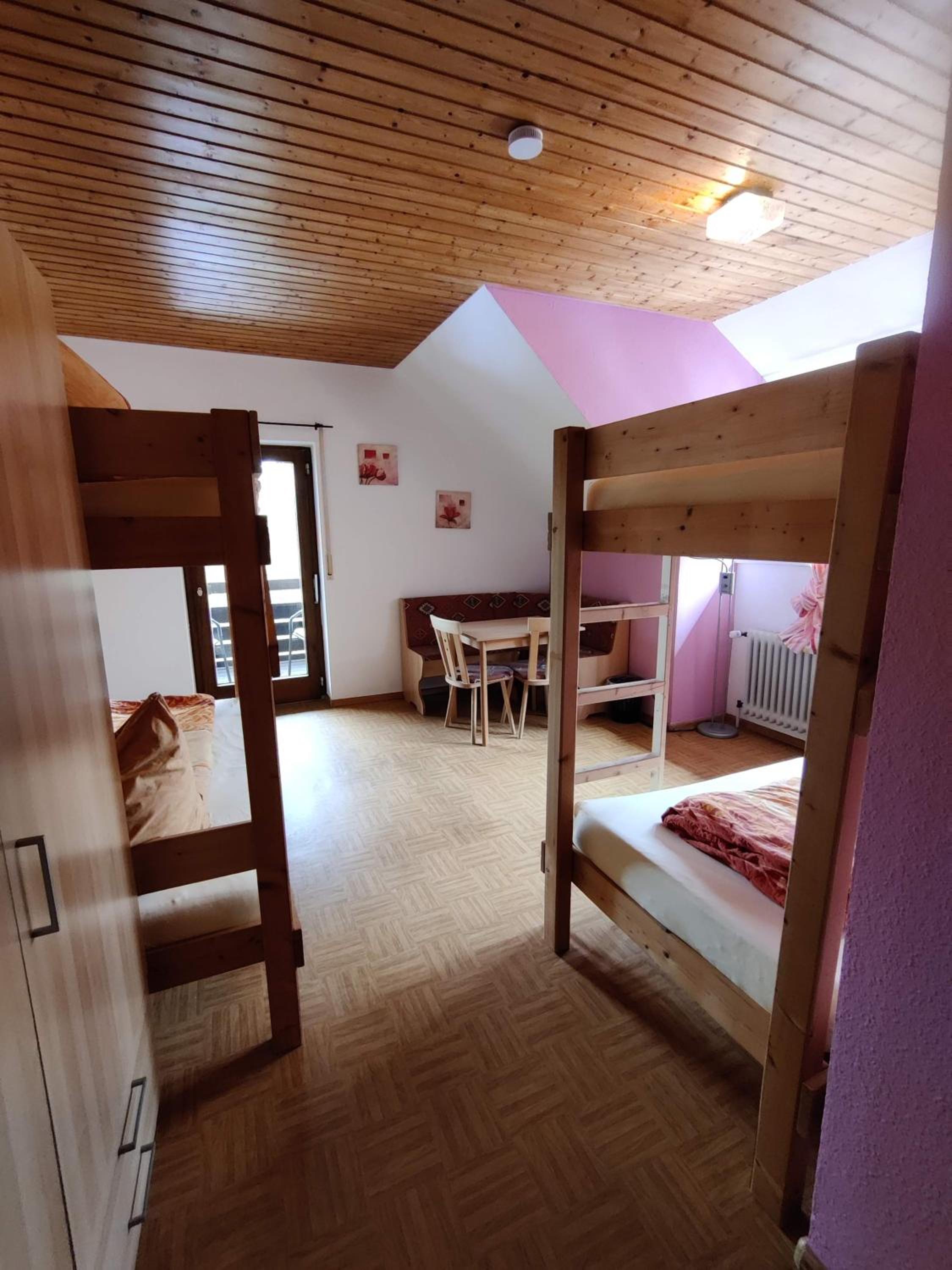 Quadruple Room with Bath - Photo 2