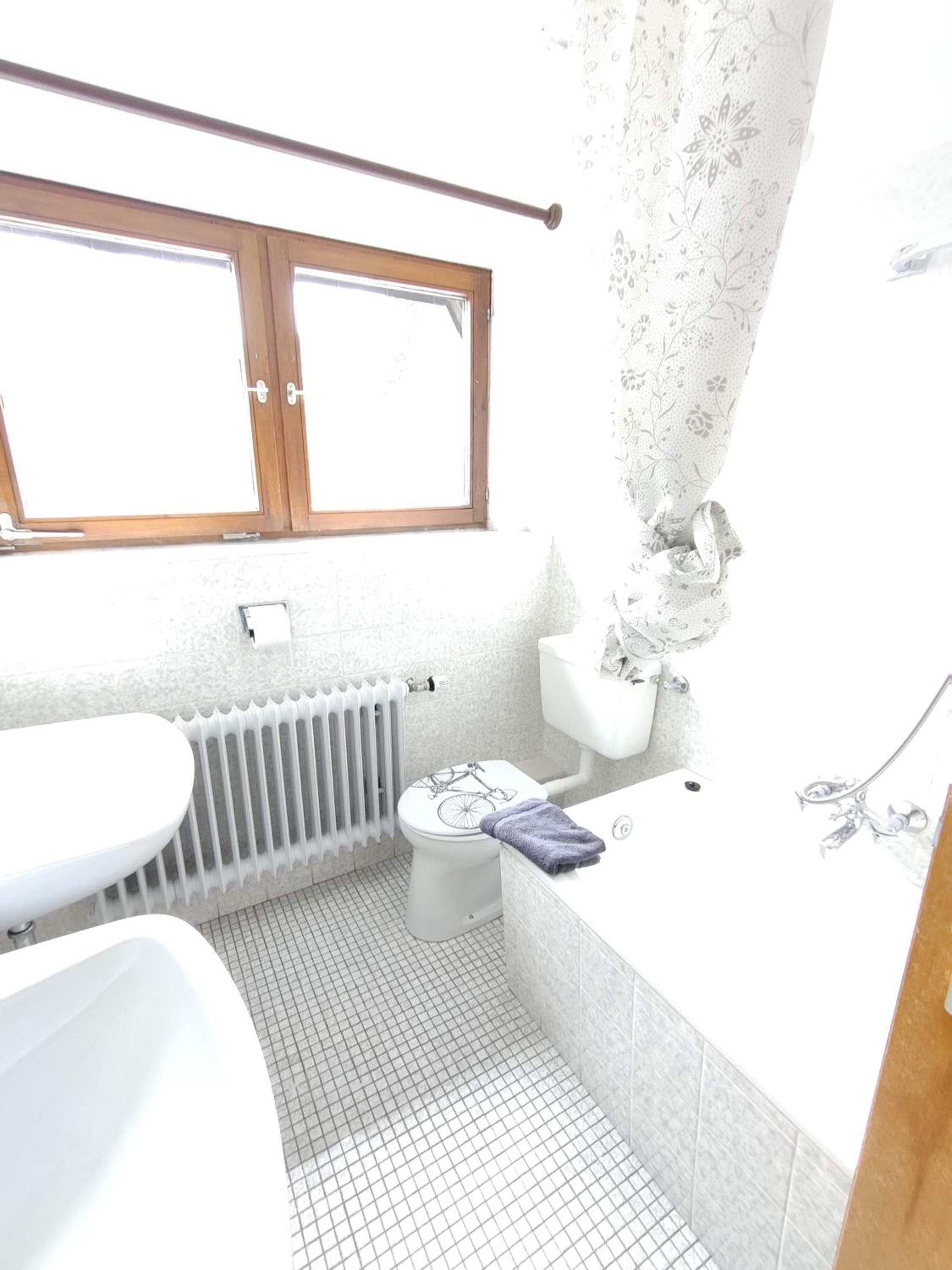 Quadruple Room with Bath - Photo 9
