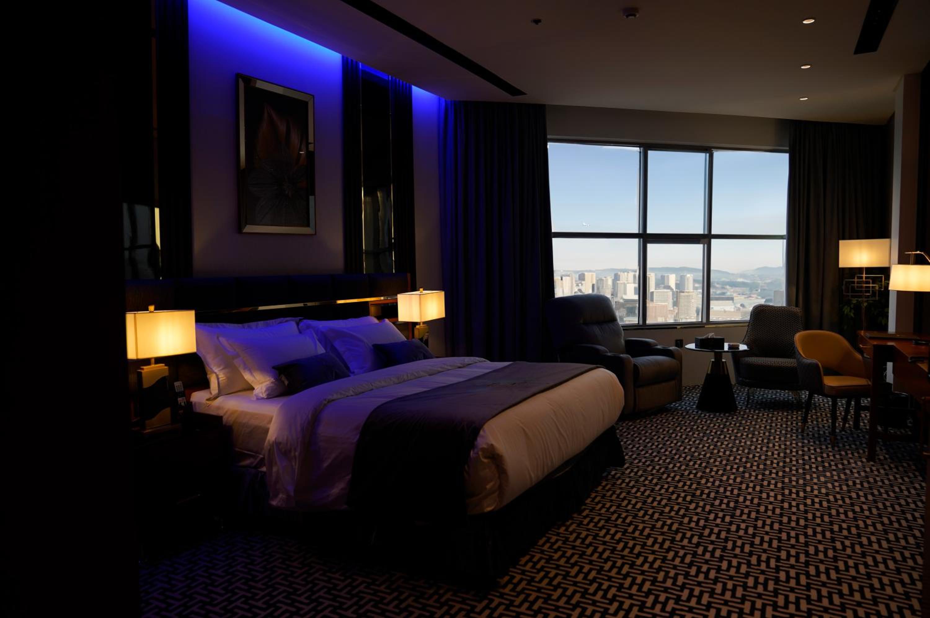 Standard King Room - Photo 5