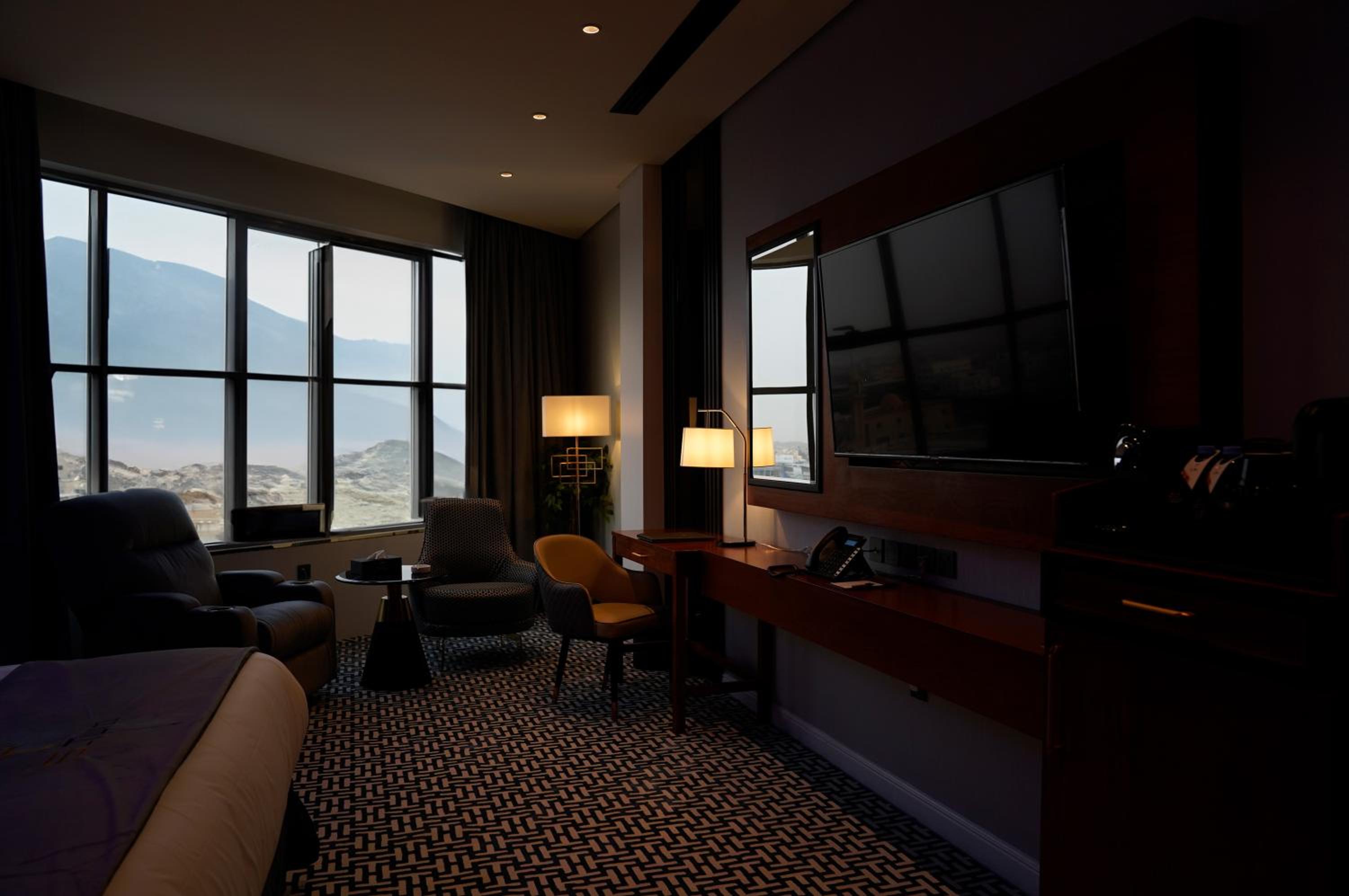 Standard King Room - Photo 6