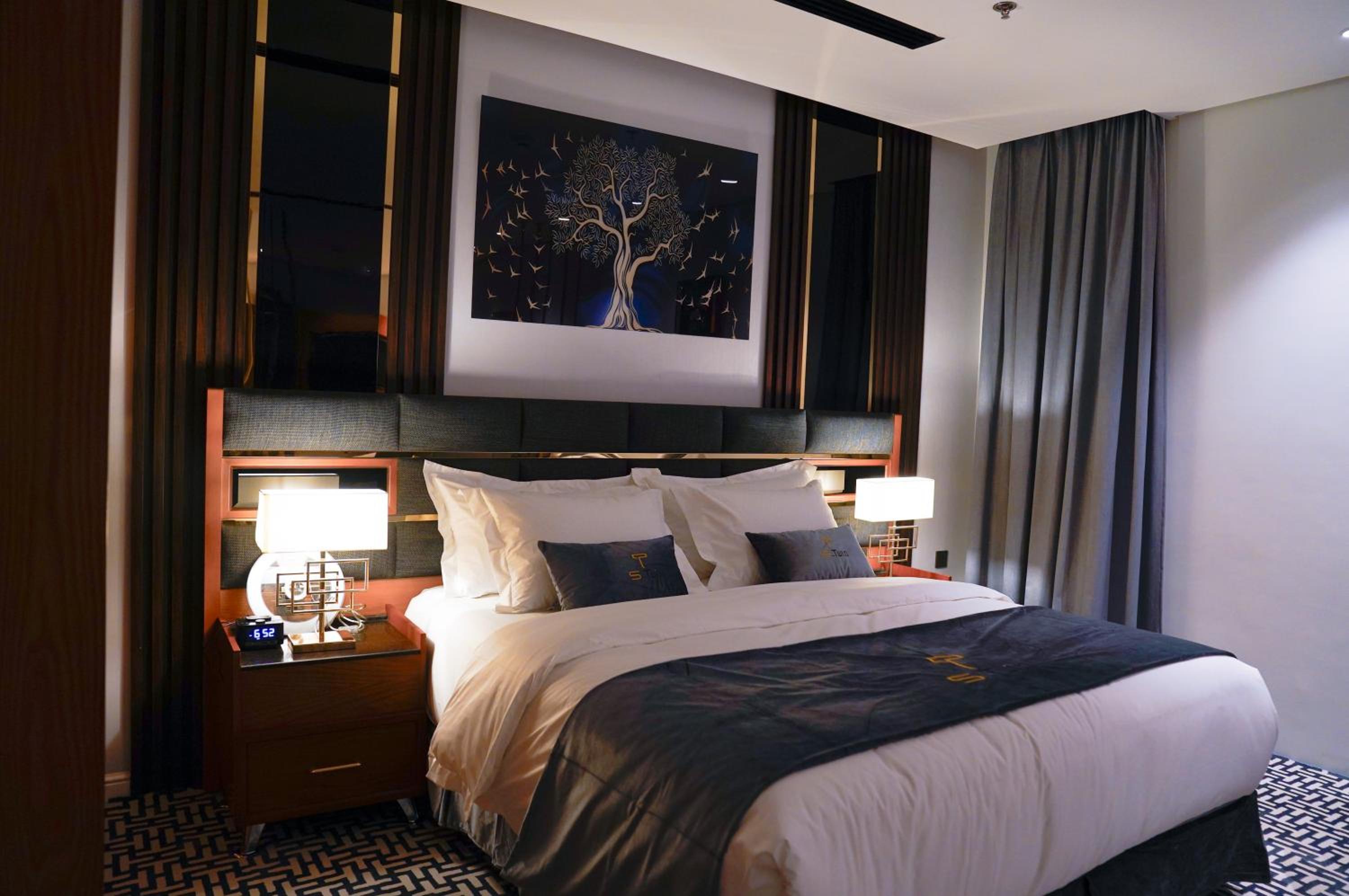 Standard King Room - Photo 7