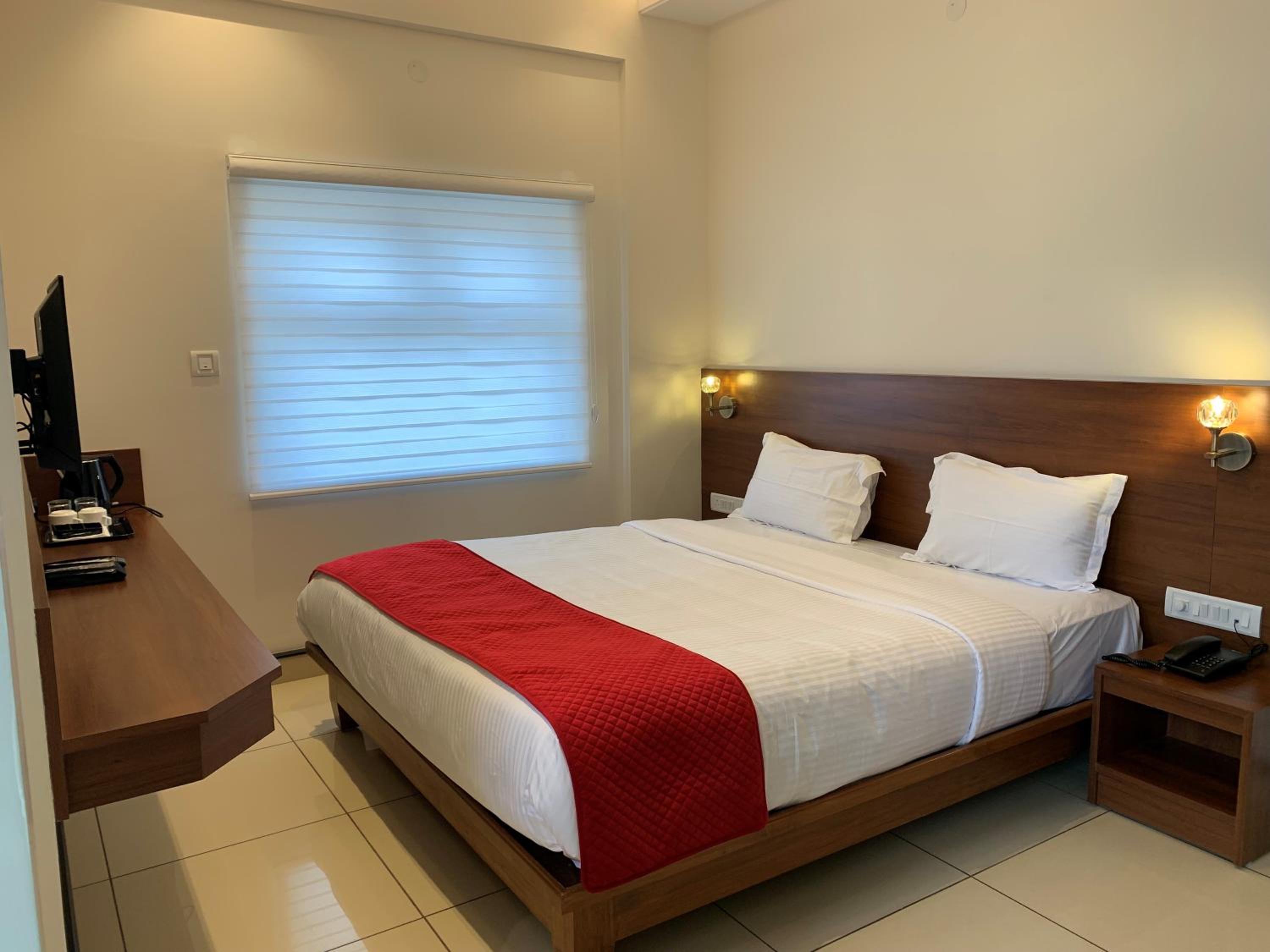 Deluxe King Room photo 2