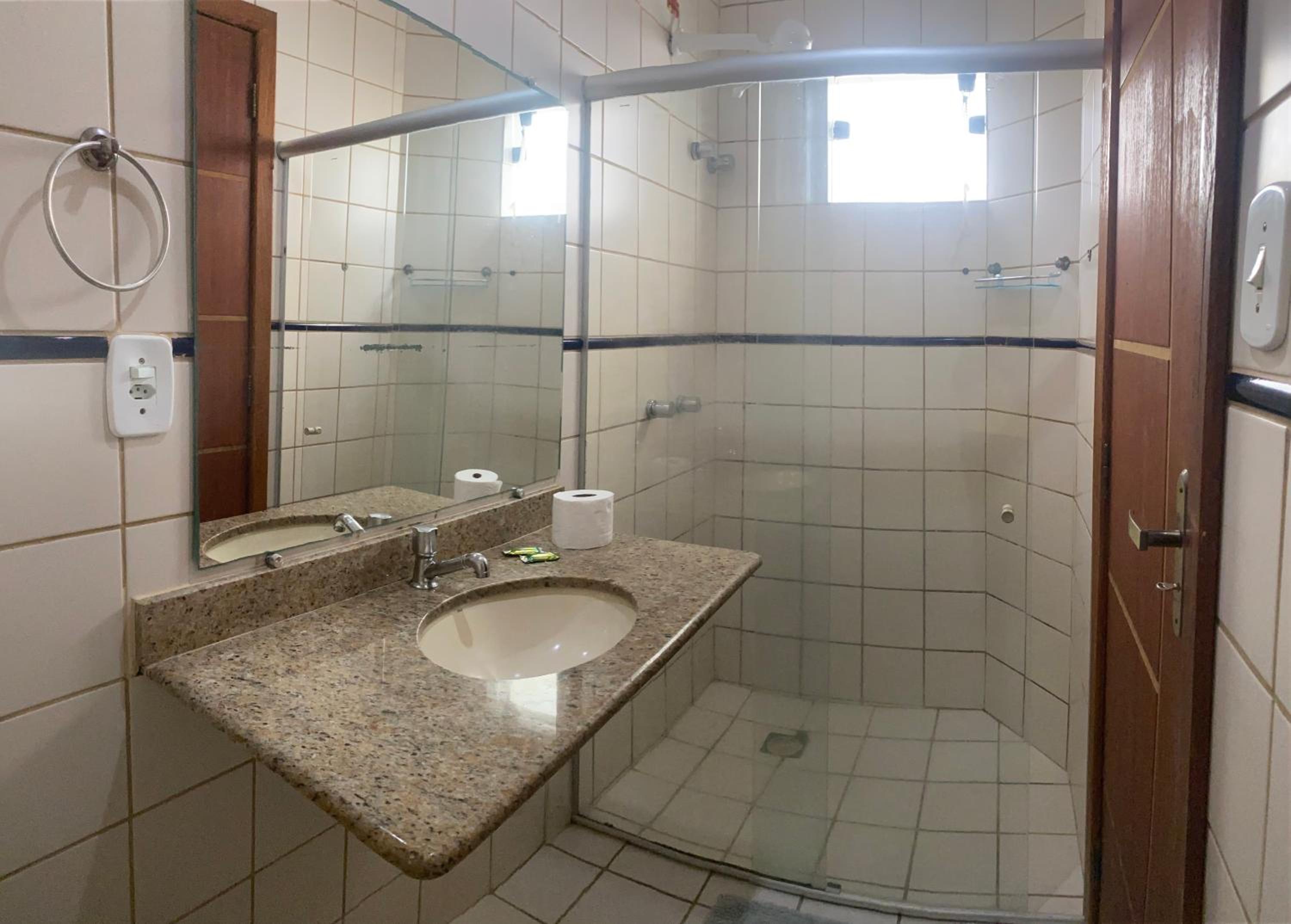 Executive Suite - Photo 3