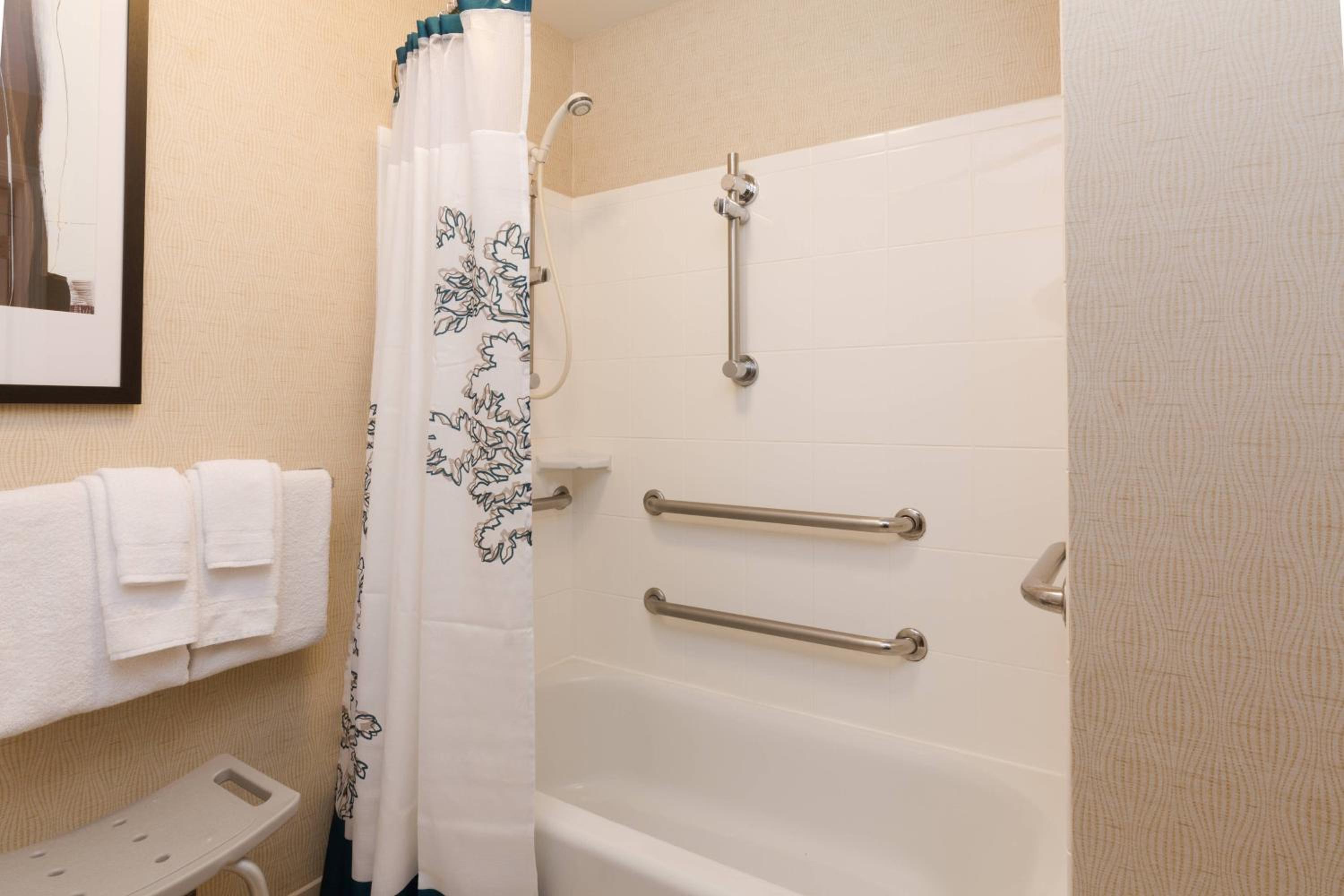 One-Bedroom King Suite - Photo 3