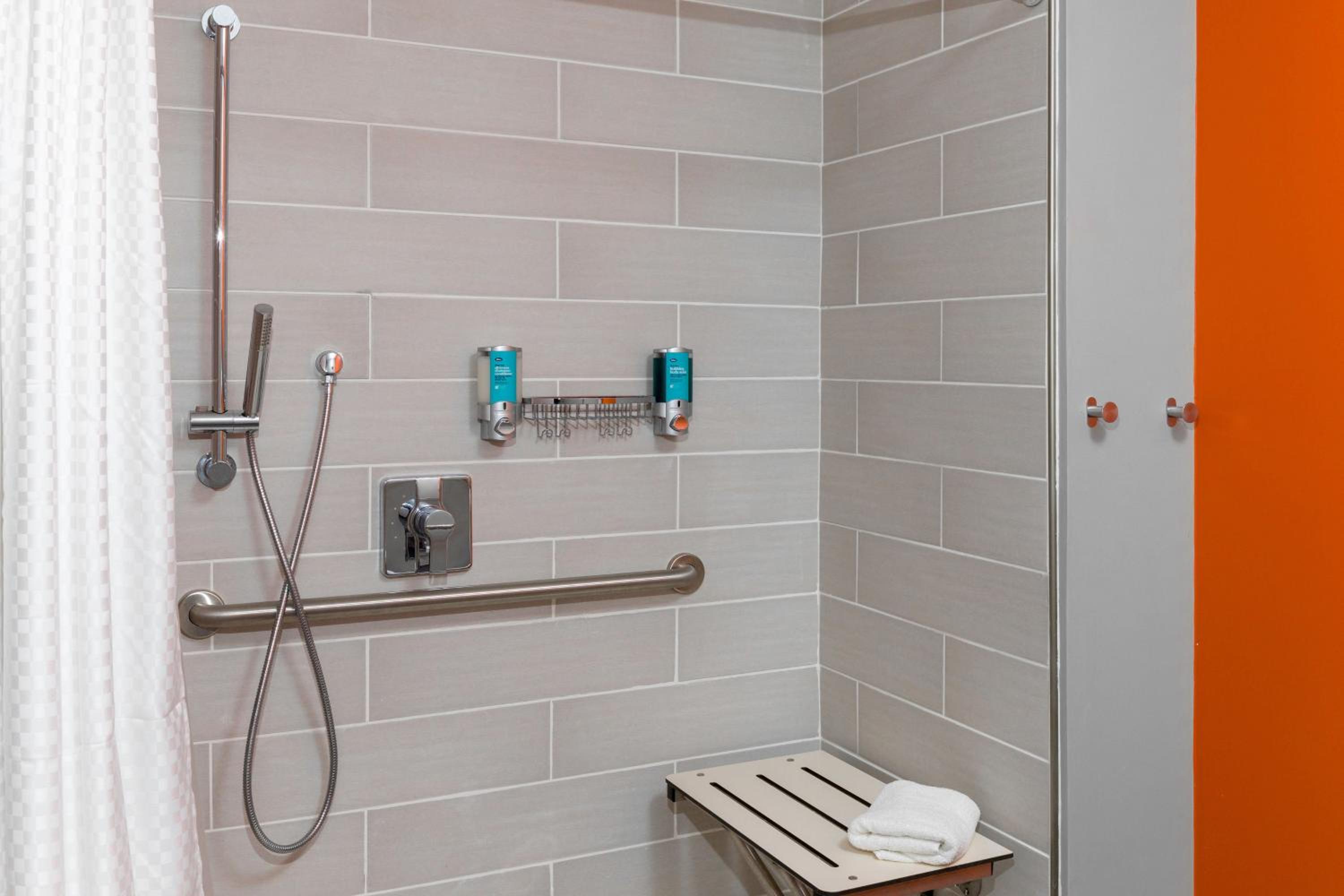 Aloft King Room with Mobility Accessible Tub photo 2