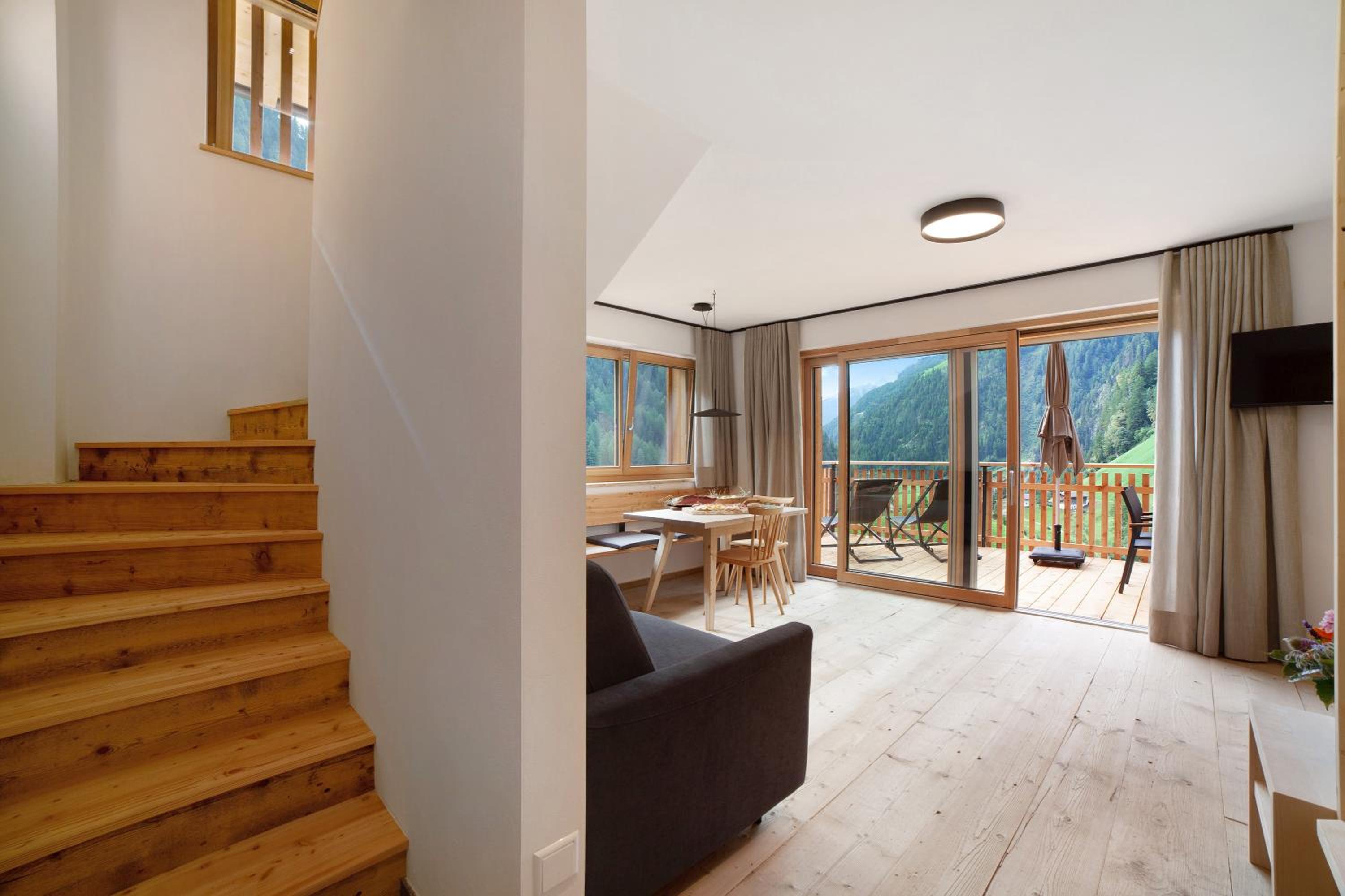 Two-Bedroom Deluxe Apartment with Garden View photo 3