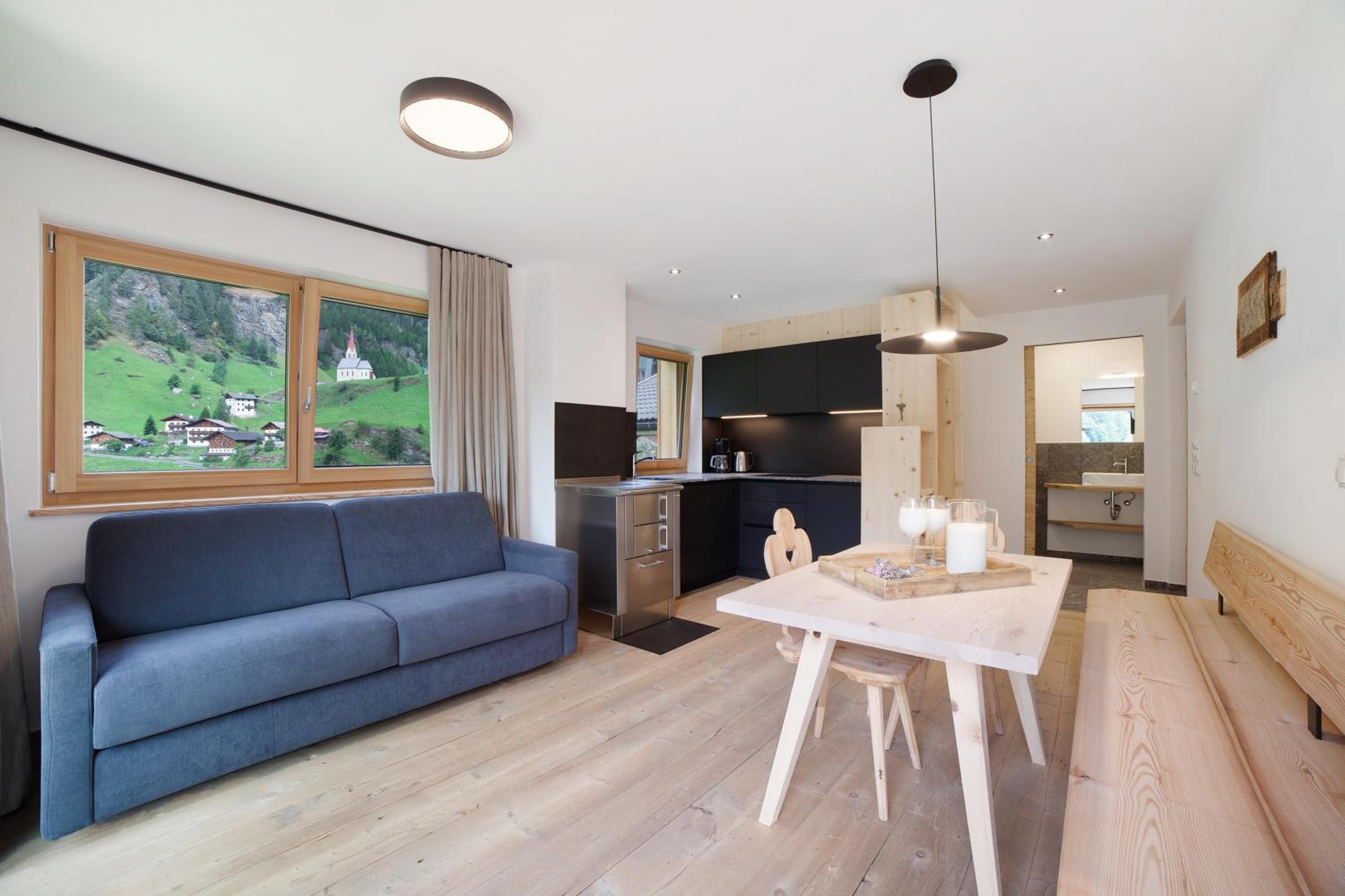 Two-Bedroom Deluxe Apartment with Garden View photo 2