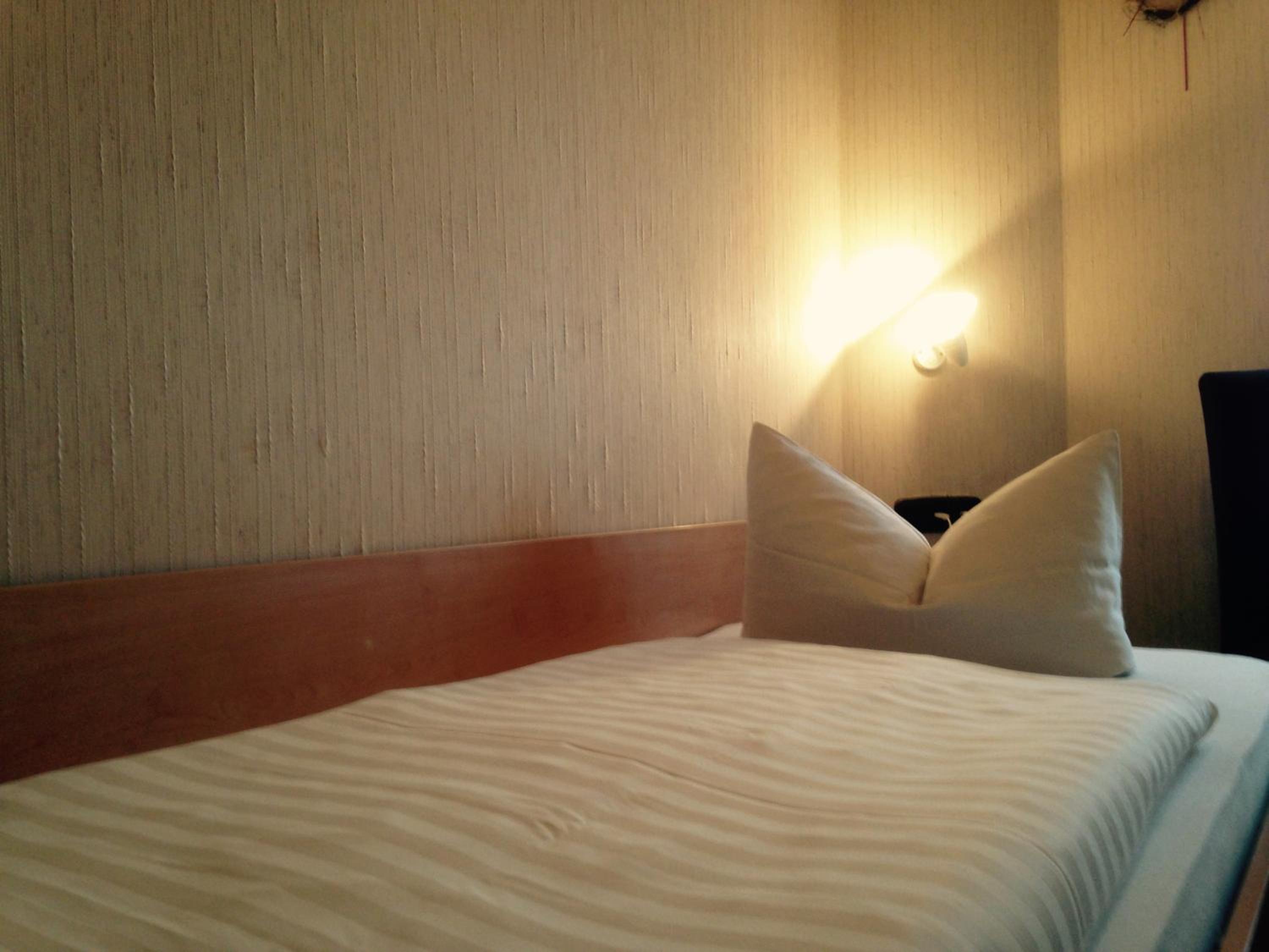 Single Room with Shared Bathroom photo 3
