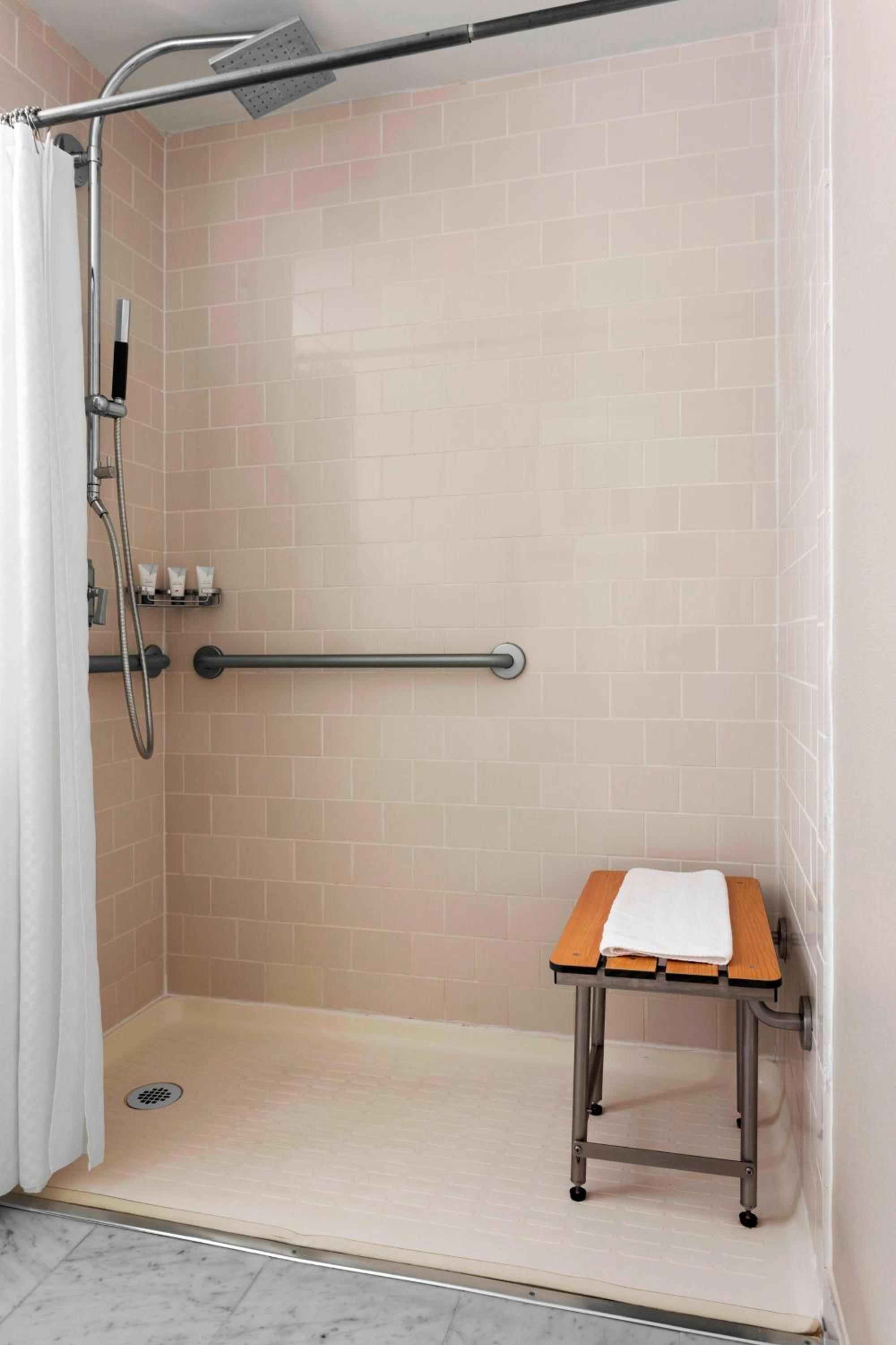 Larger Guest room, 1 King - Photo 4