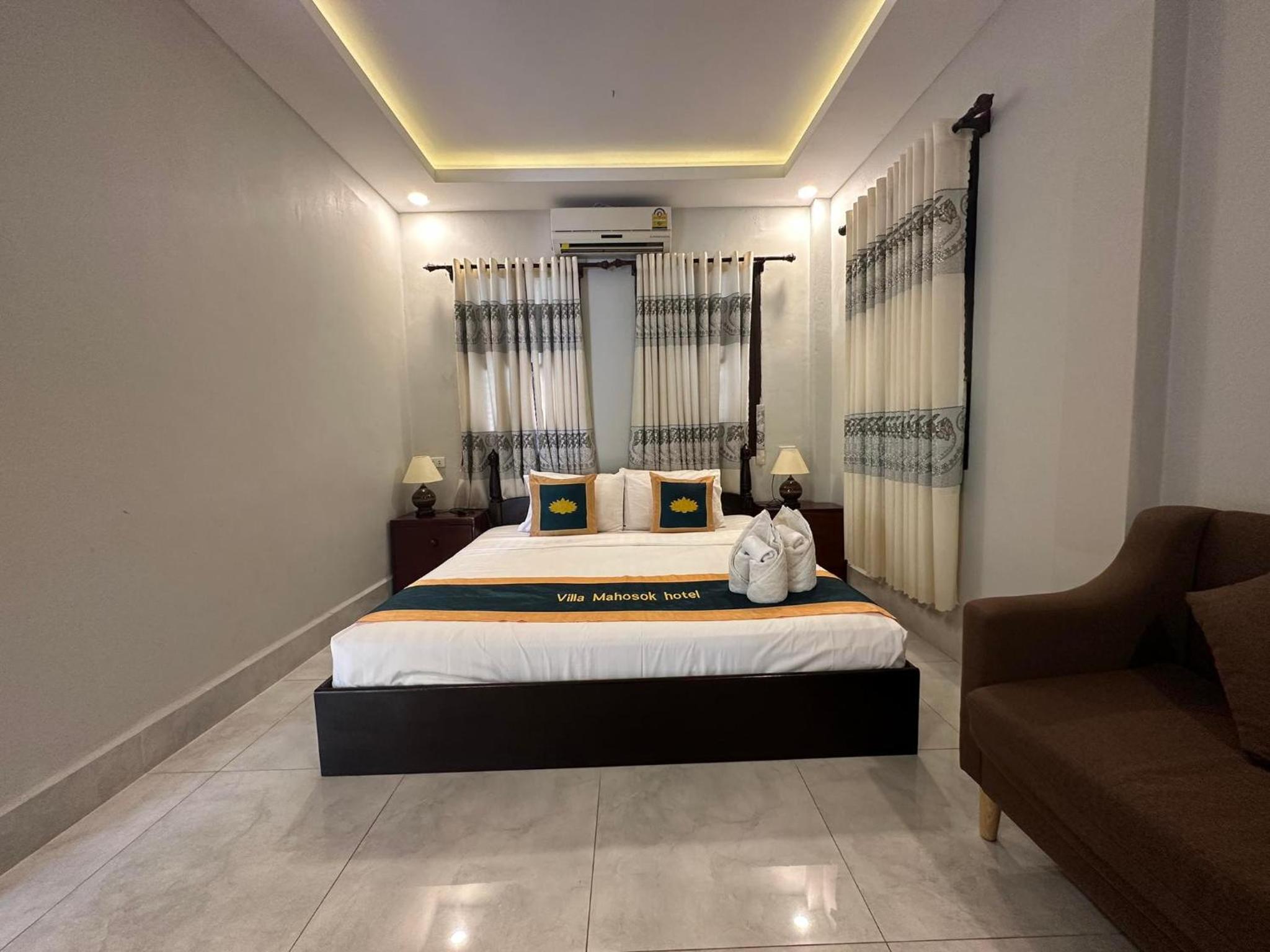Deluxe Double Room with Bath - Photo 3