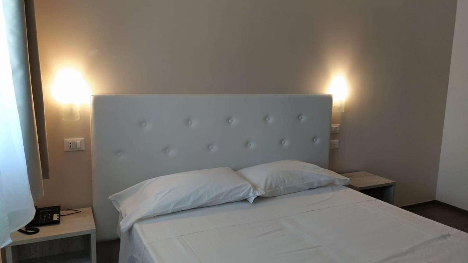 Large Double or Twin Room photo 2
