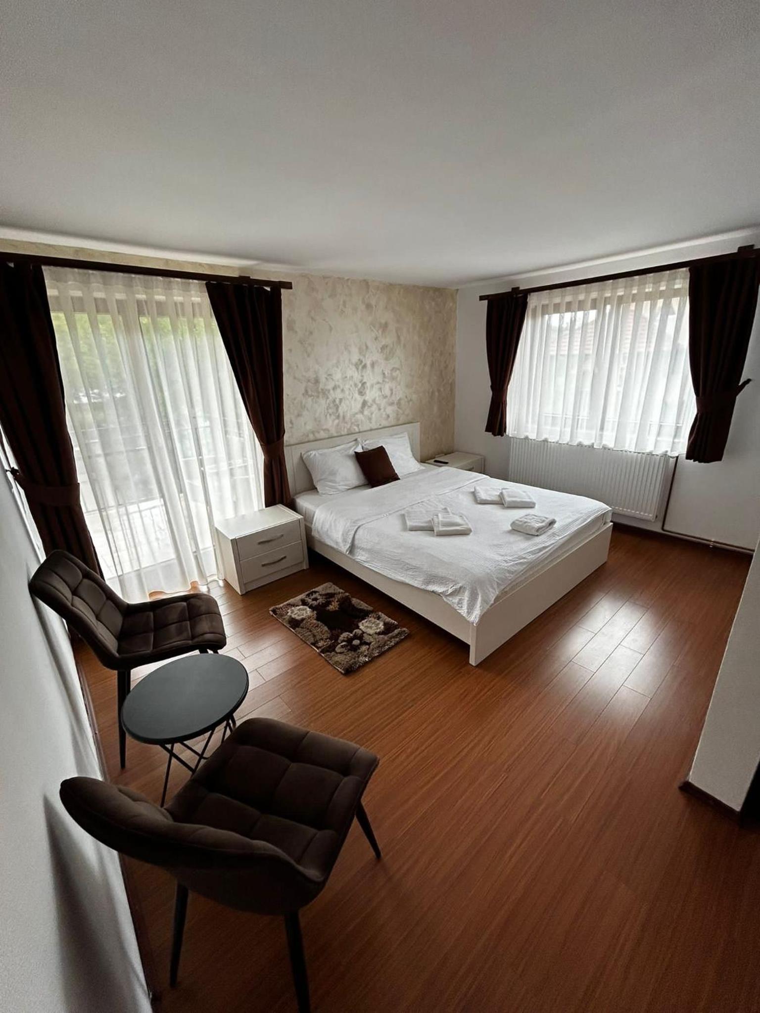 Double Room with Private Bathroom photo 1