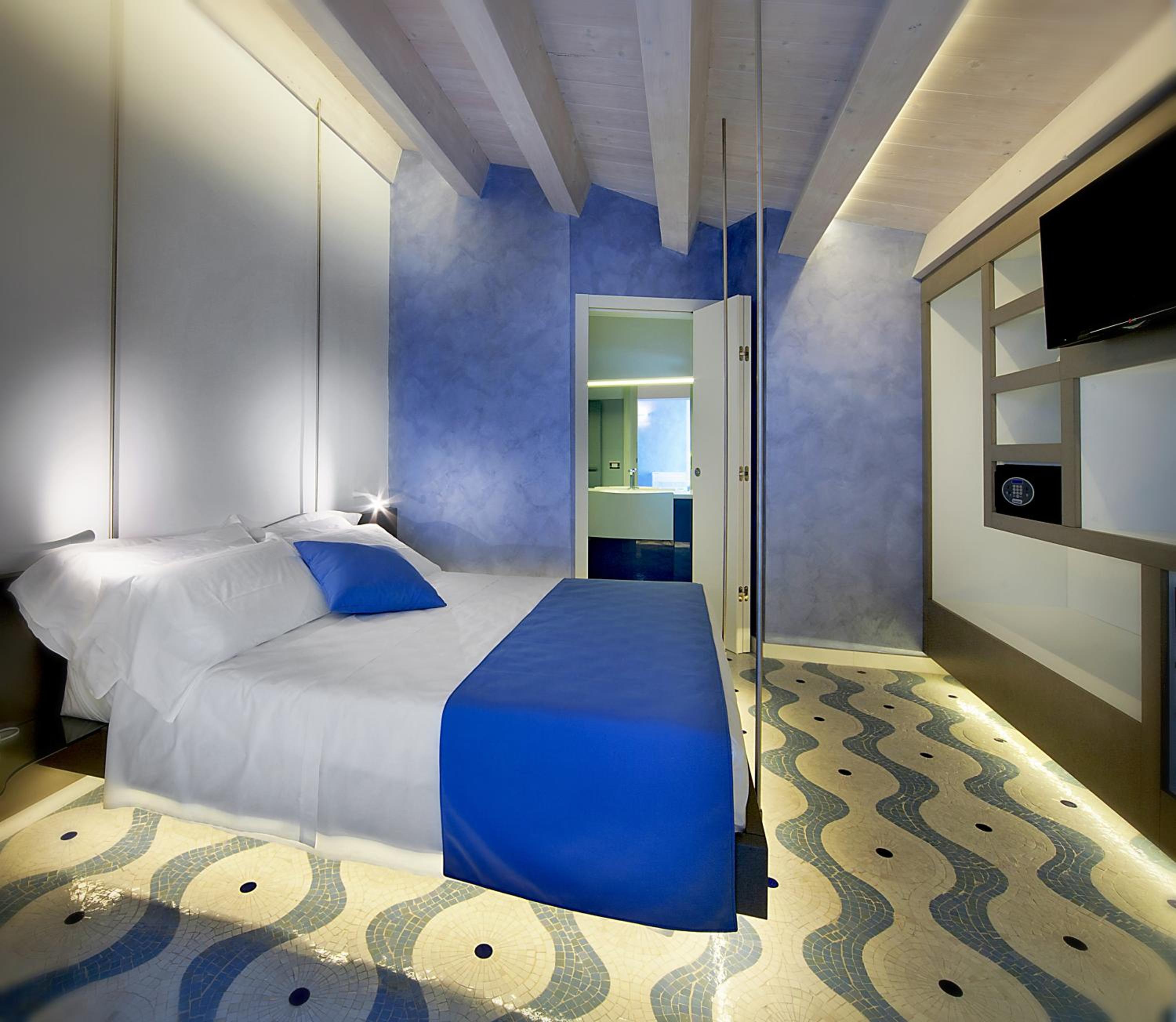 Suite with Pool View photo 1
