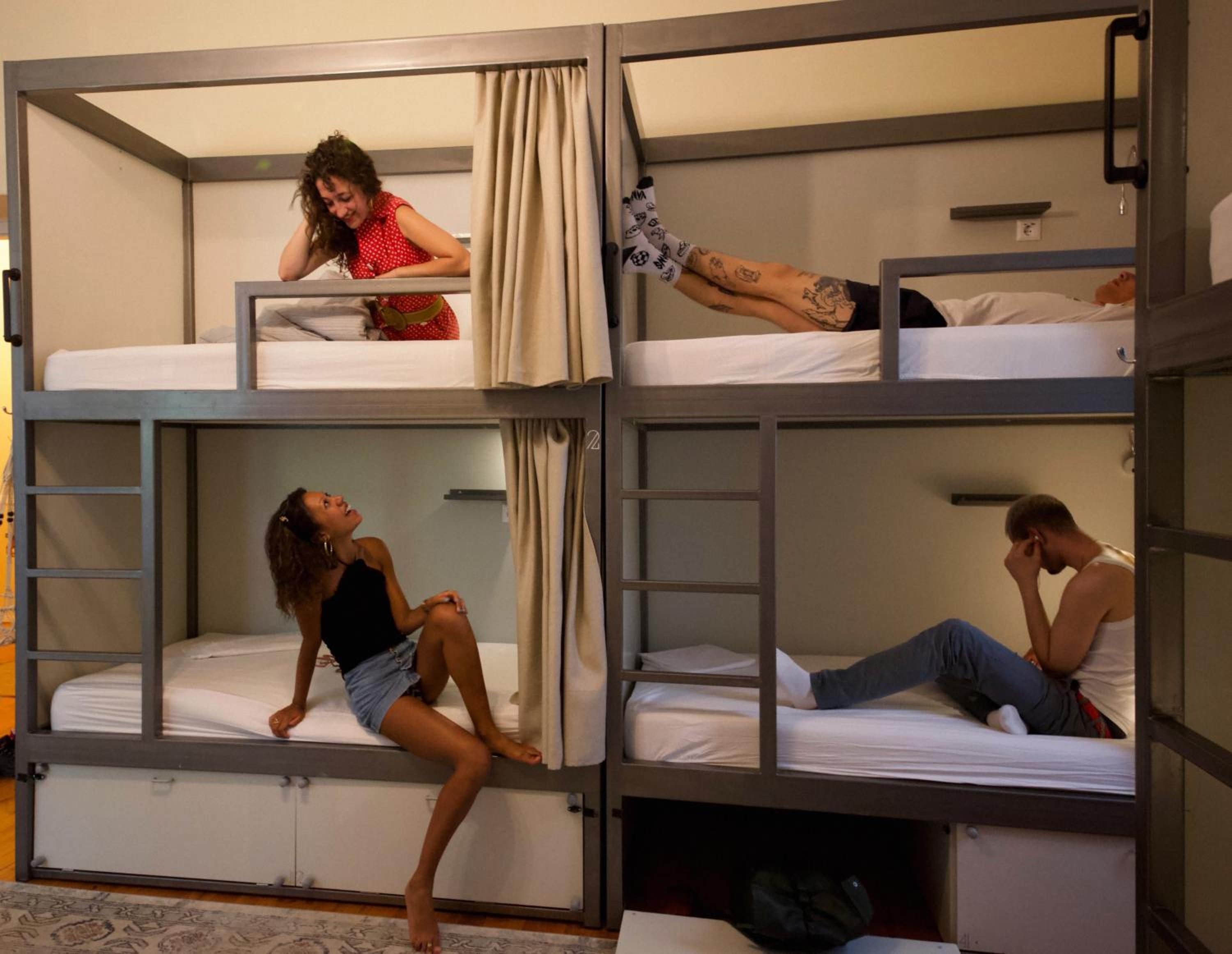 Bed in 8-Bed Mixed Dormitory Room photo 3