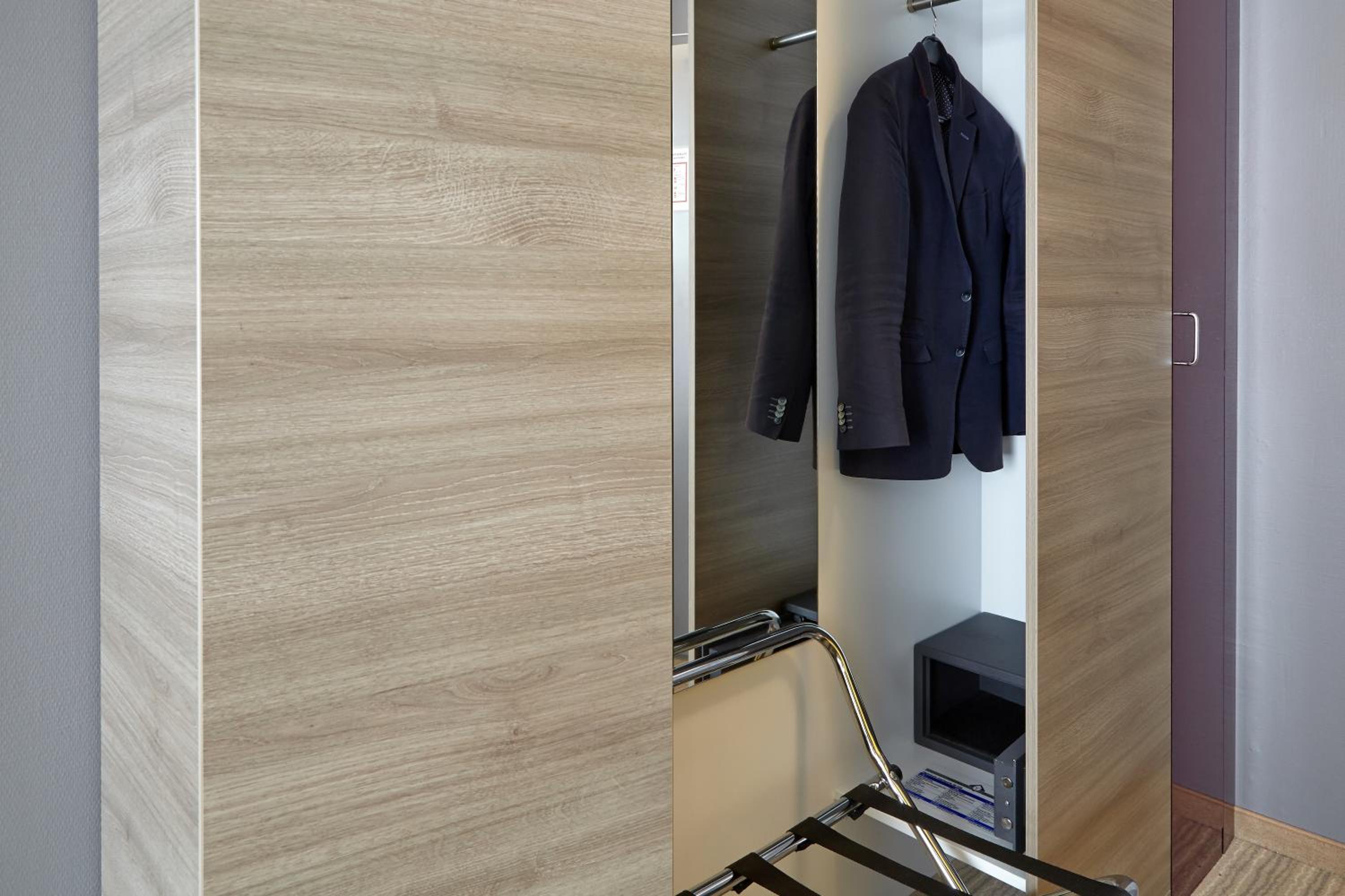 Business Double Room - Photo 7