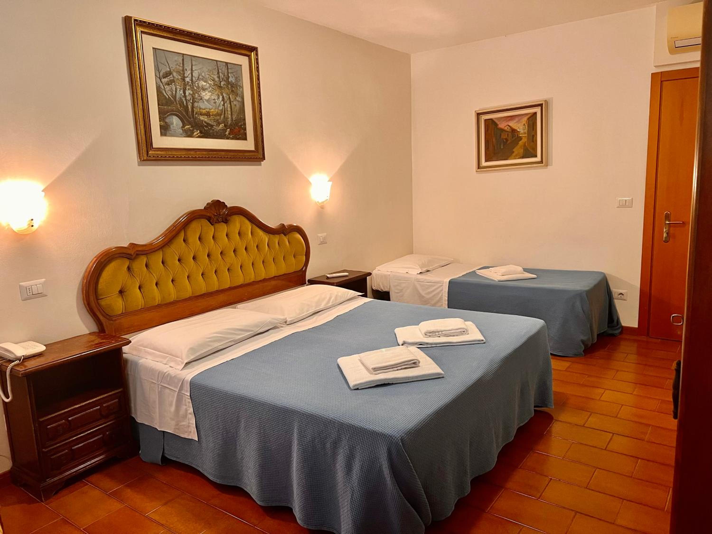 Deluxe Triple Room with Canal View photo 1