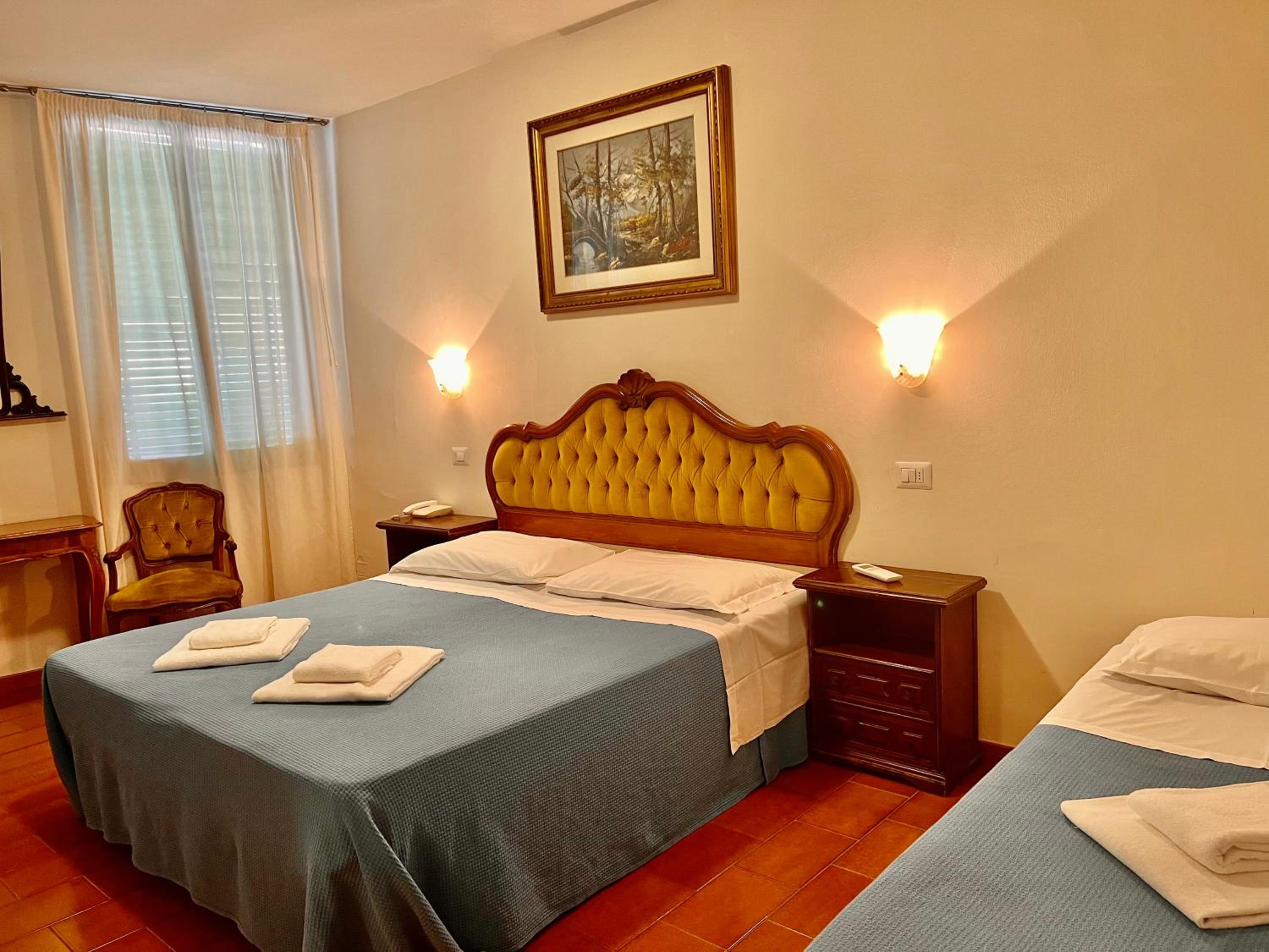 Deluxe Triple Room with Canal View photo 2