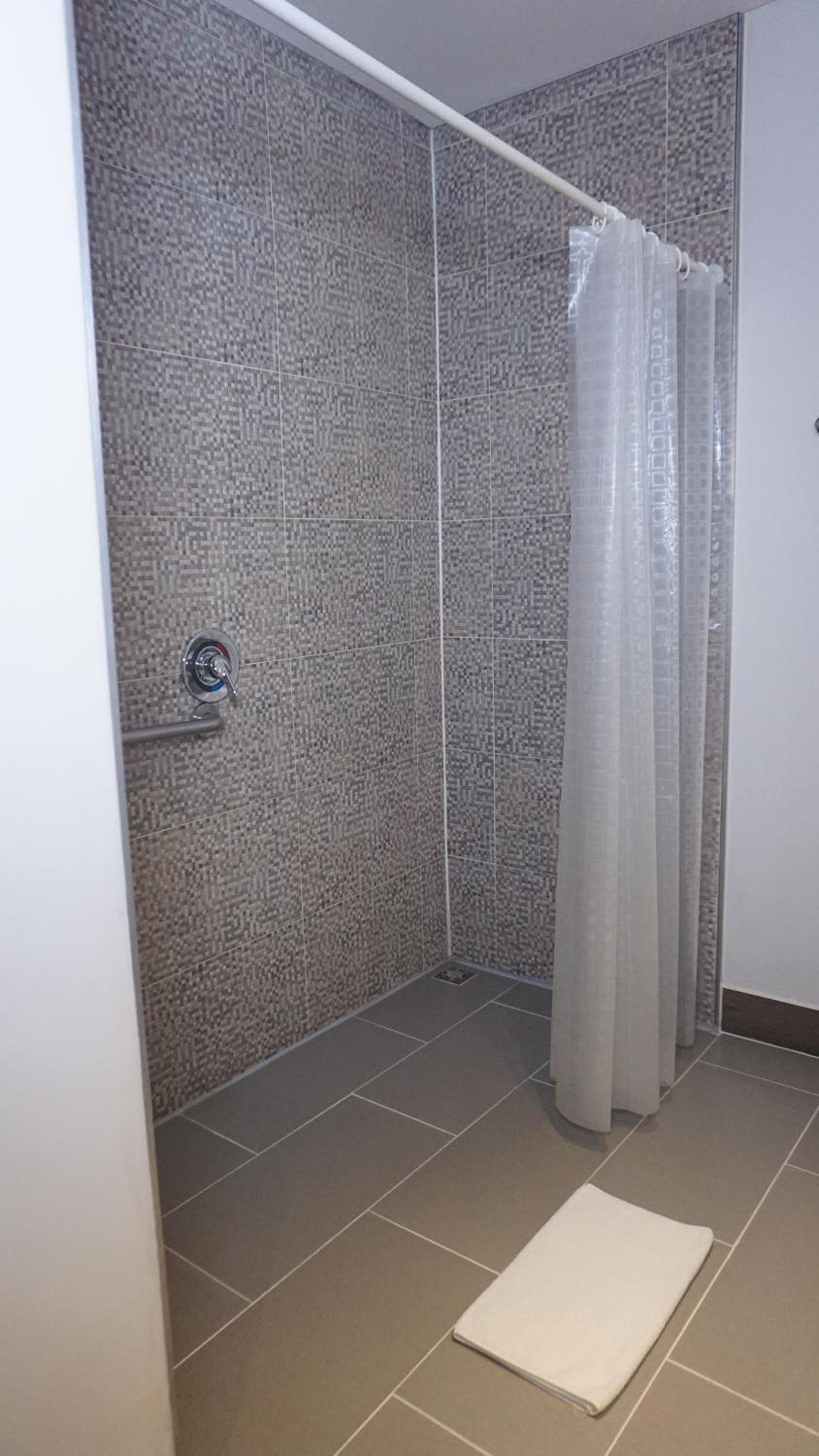 Queen Room with Roll-In Shower - Mobility Access