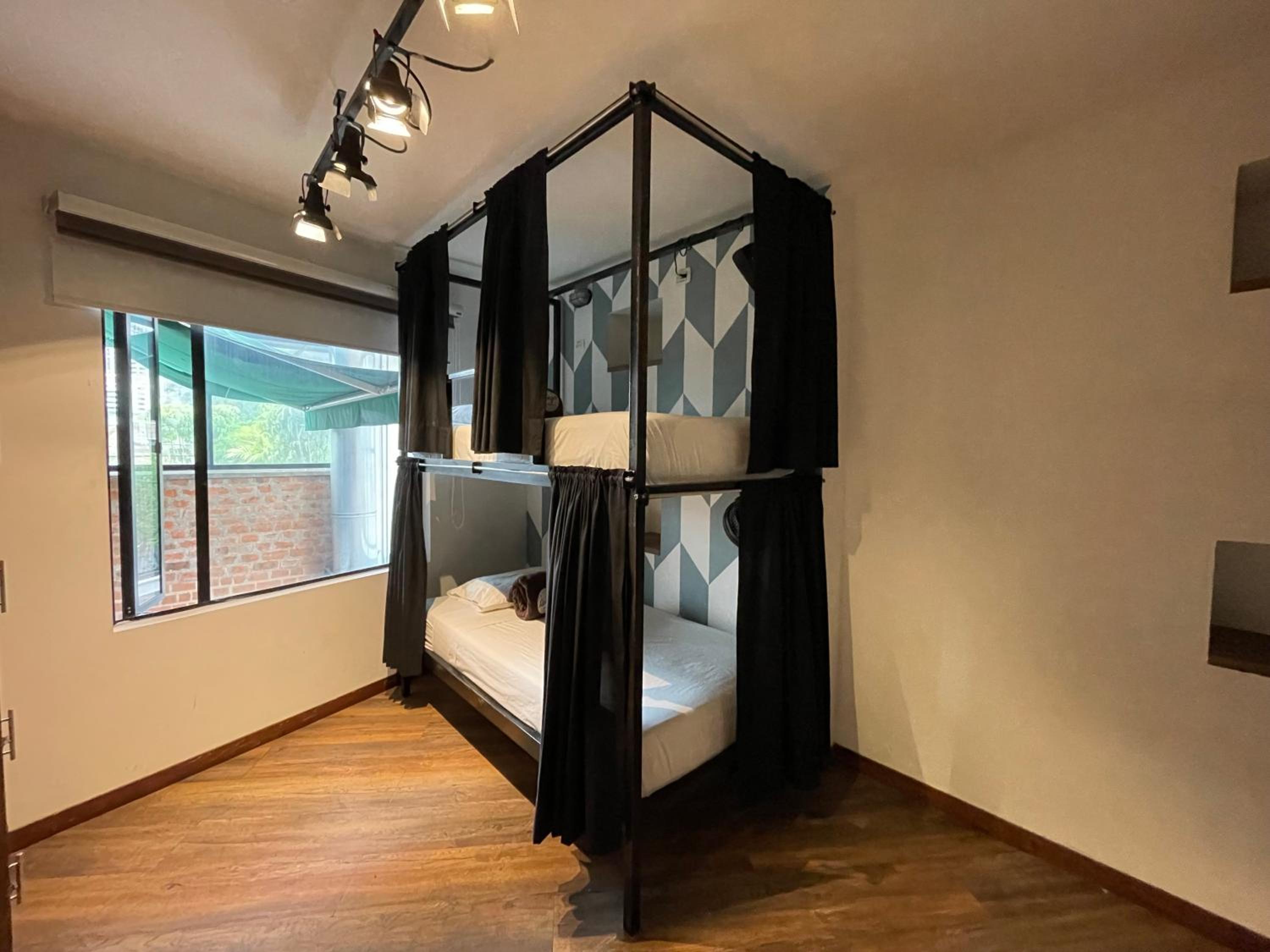 Bed in 6-Bed Mixed Dormitory Room photo 1