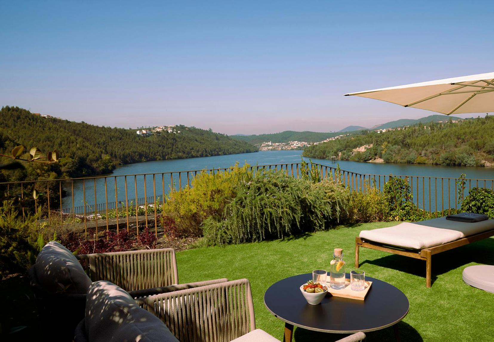 Deluxe Double Room with Balcony - Photo 3