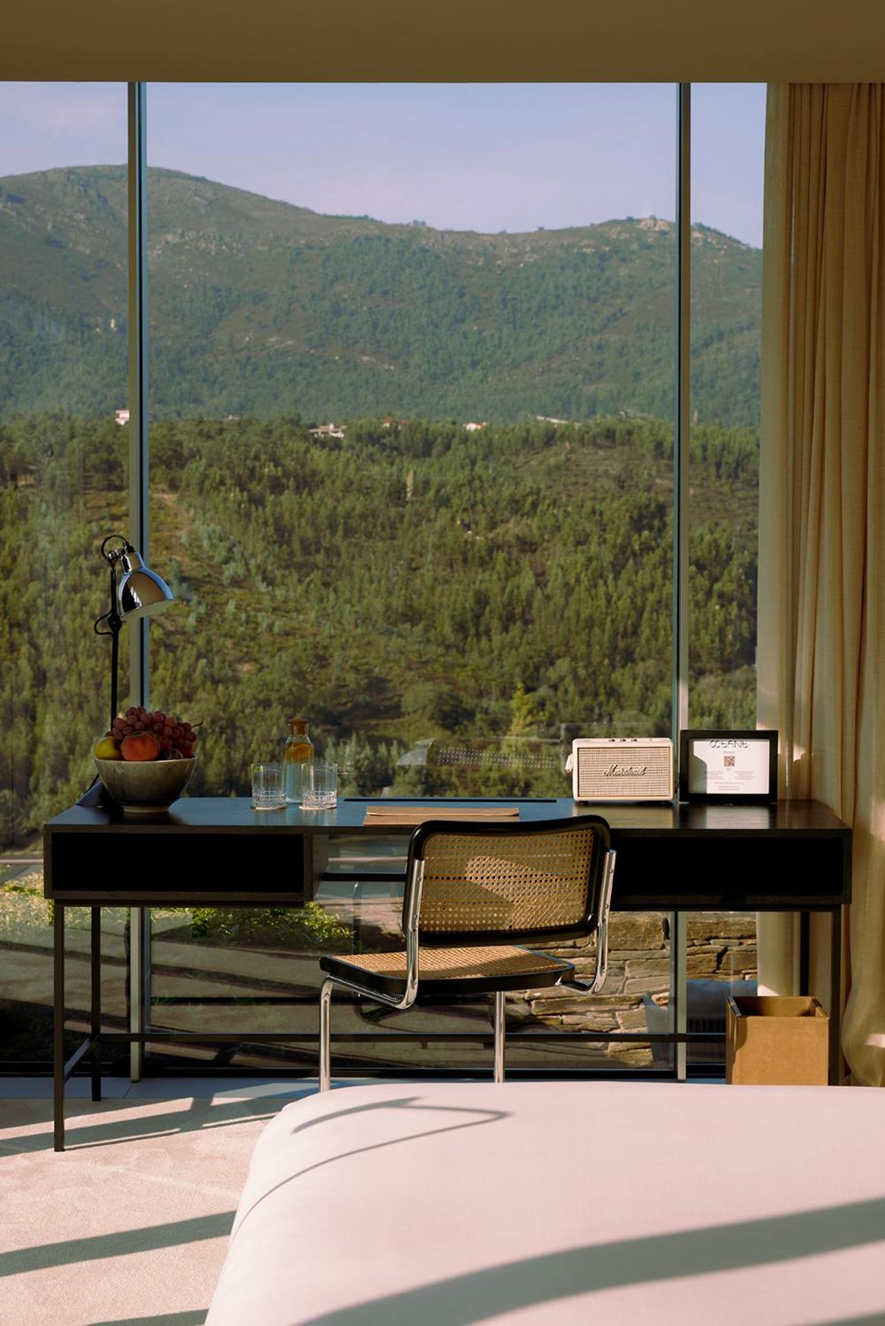 Deluxe Double Room with Balcony - Photo 8