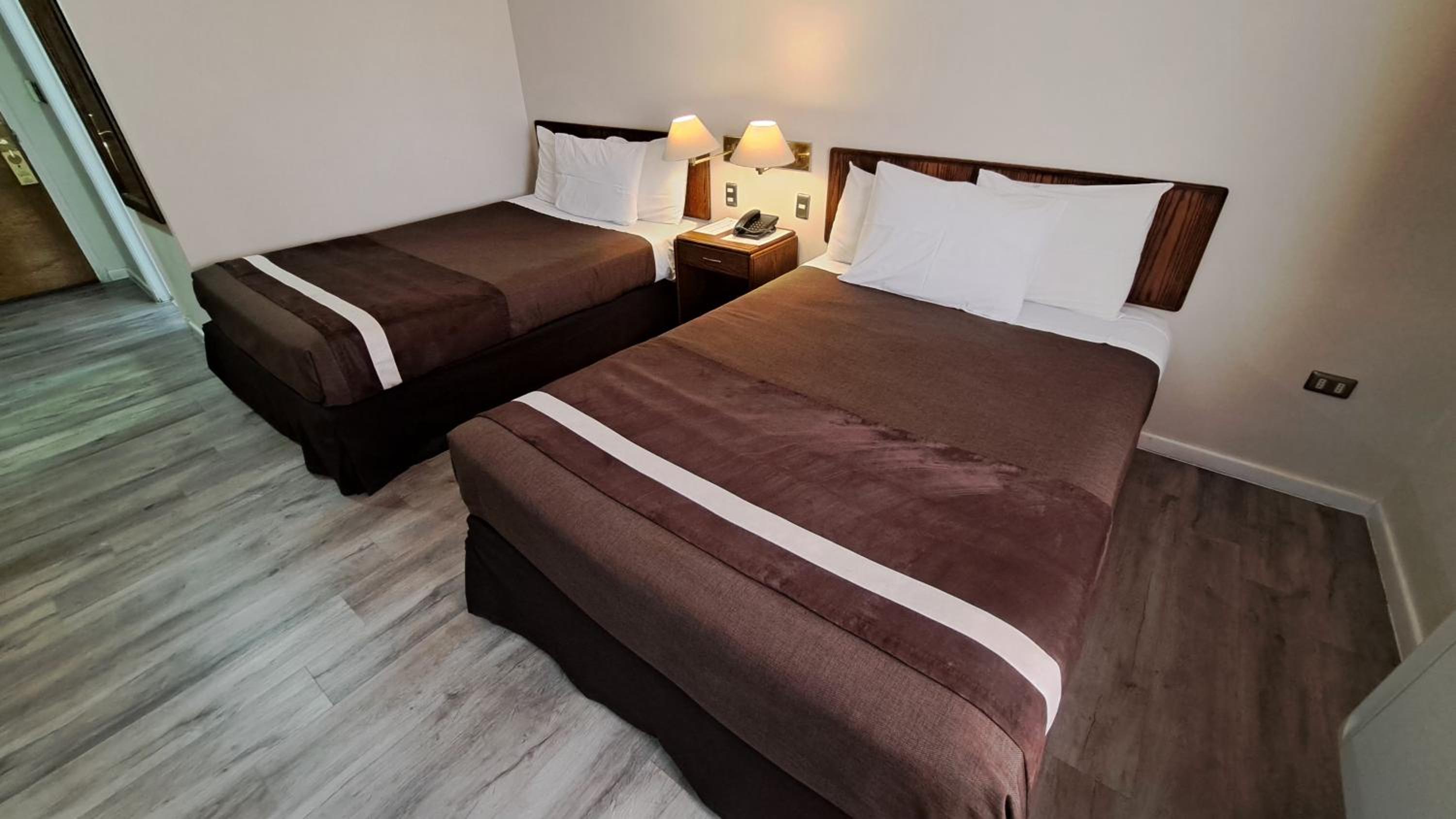 Queen Room with Two Queen Beds photo 1