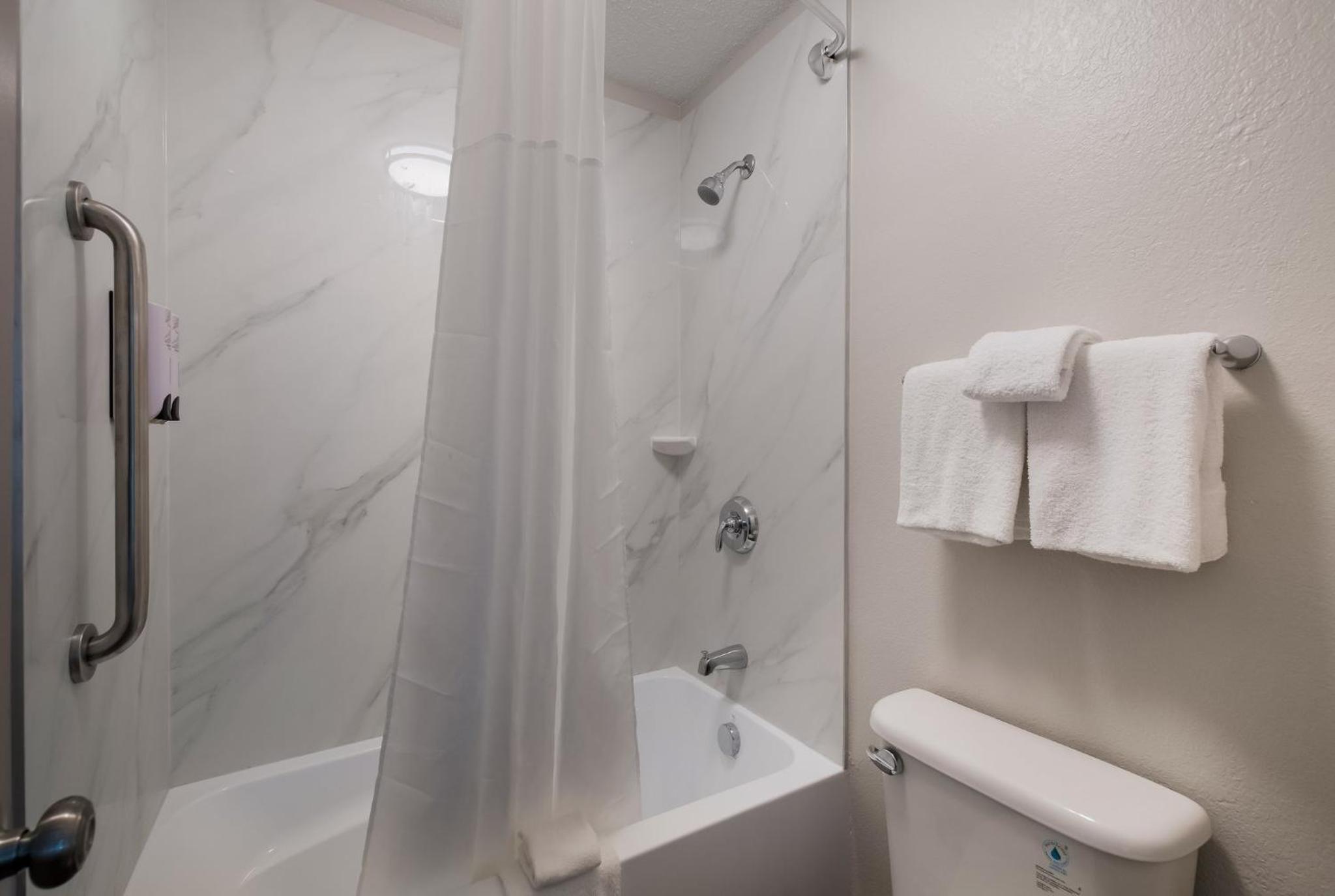 Deluxe Room with Two Double Beds Non-Smoking - Photo 2