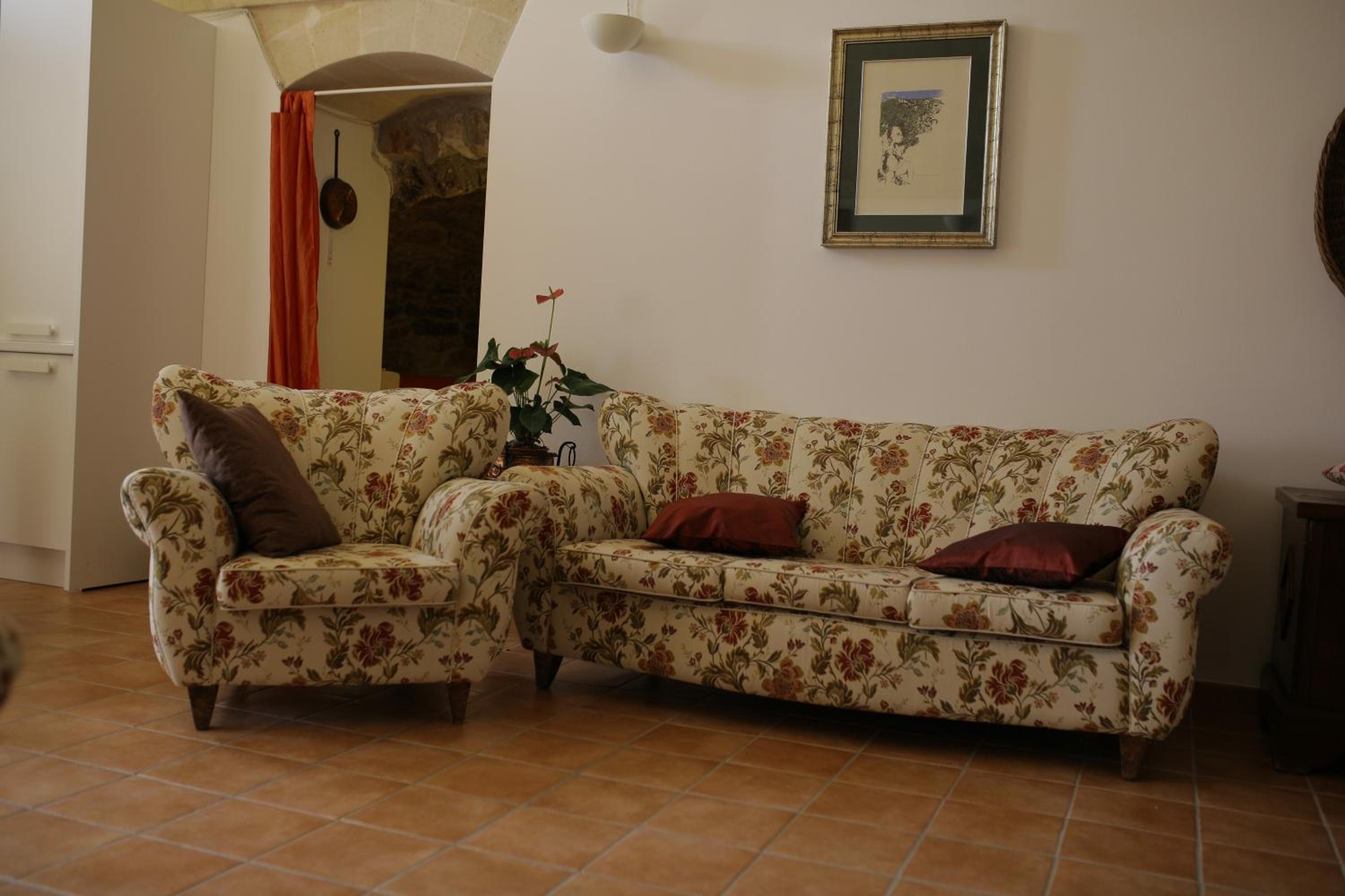 One-Bedroom Apartment - Photo 4