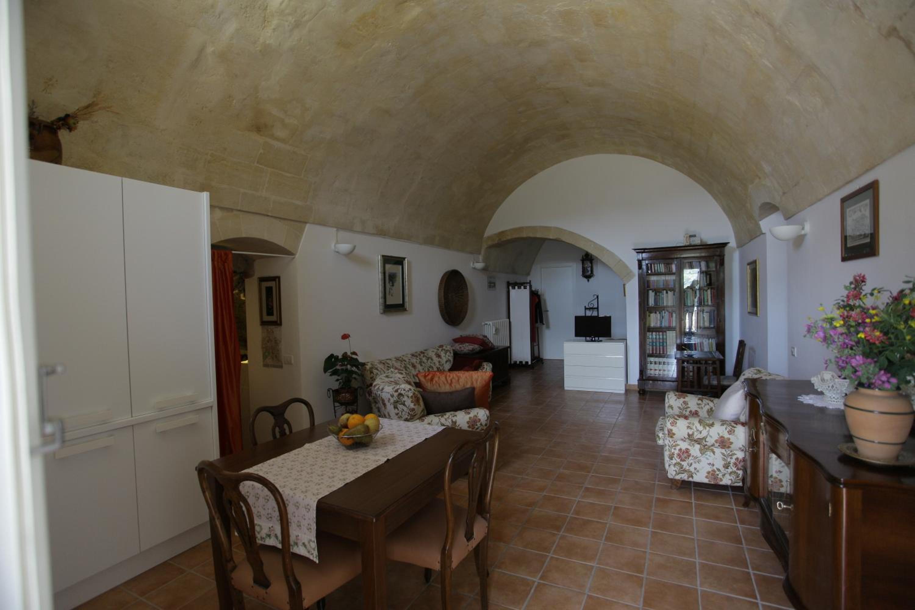 One-Bedroom Apartment - Photo 11