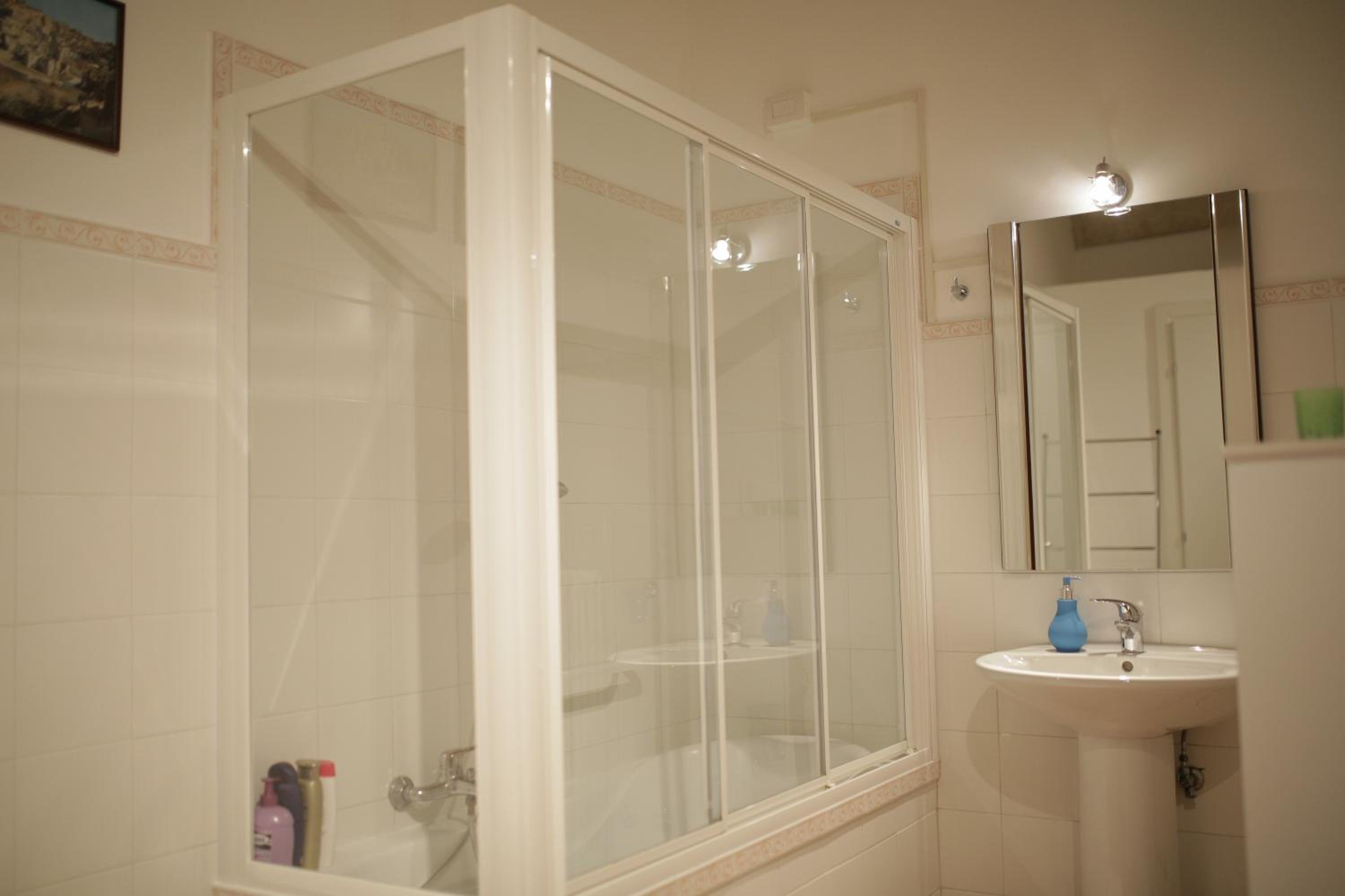 One-Bedroom Apartment - Photo 12