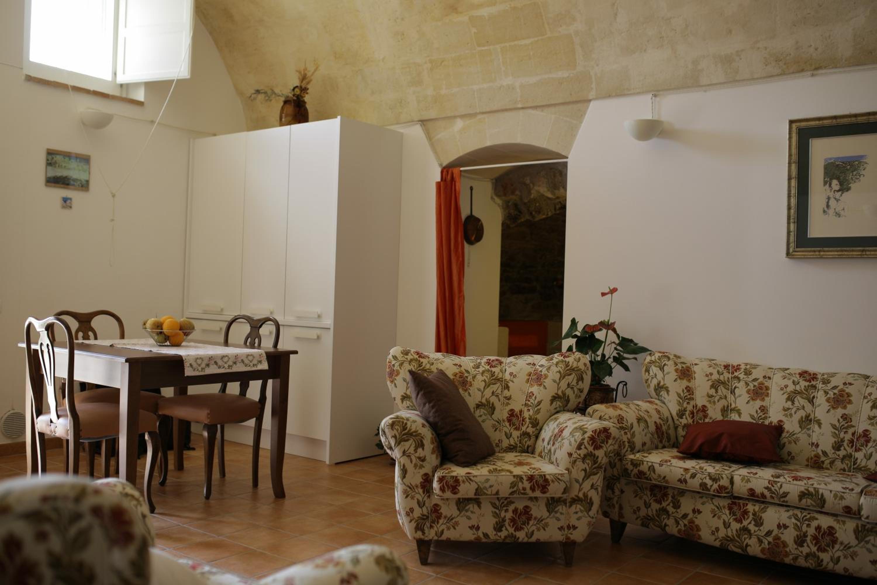One-Bedroom Apartment - Photo 14