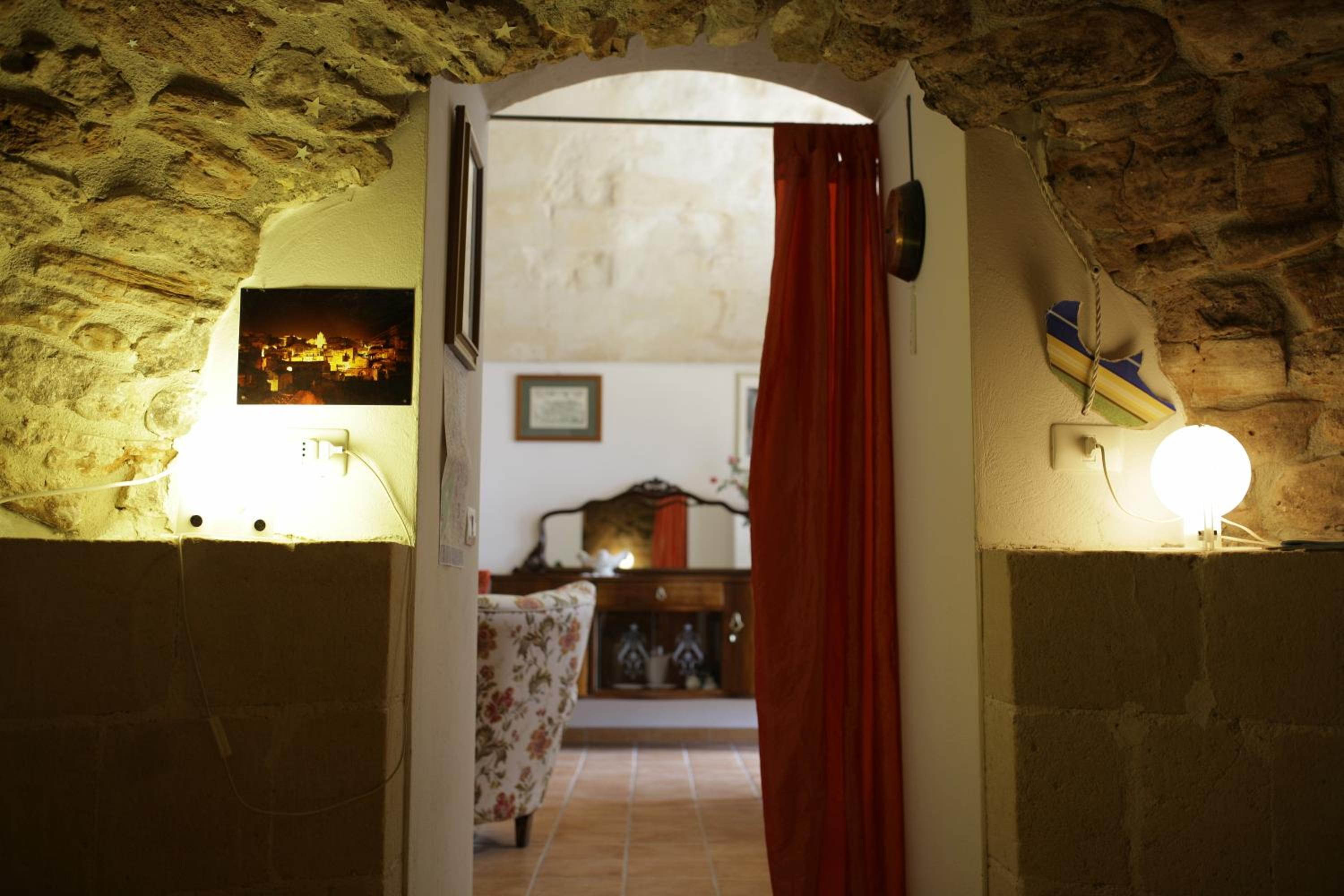 One-Bedroom Apartment - Photo 15