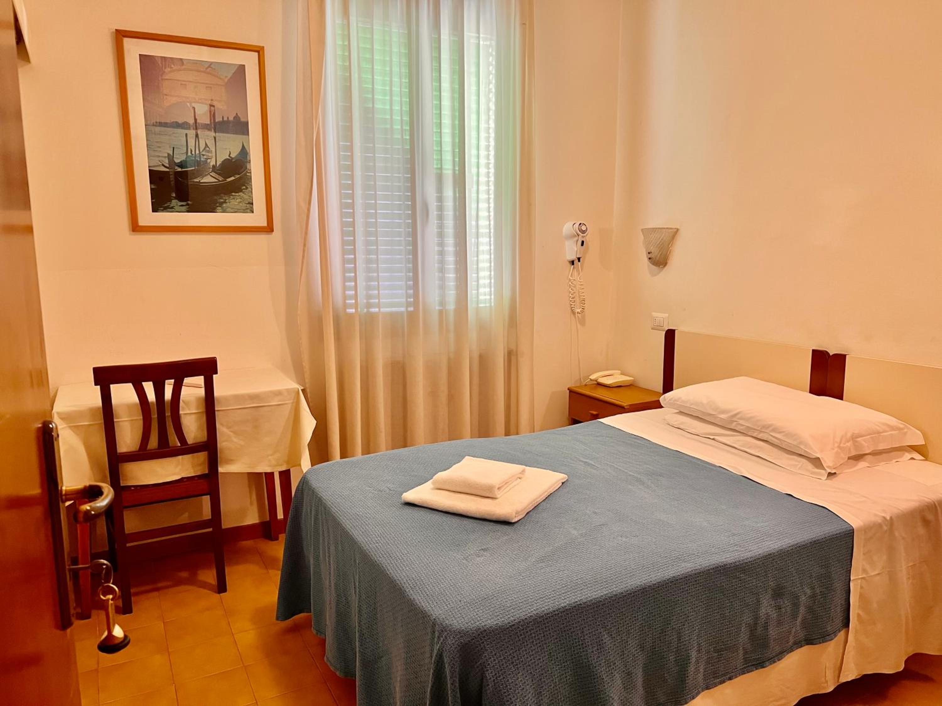Small Double Room photo 3