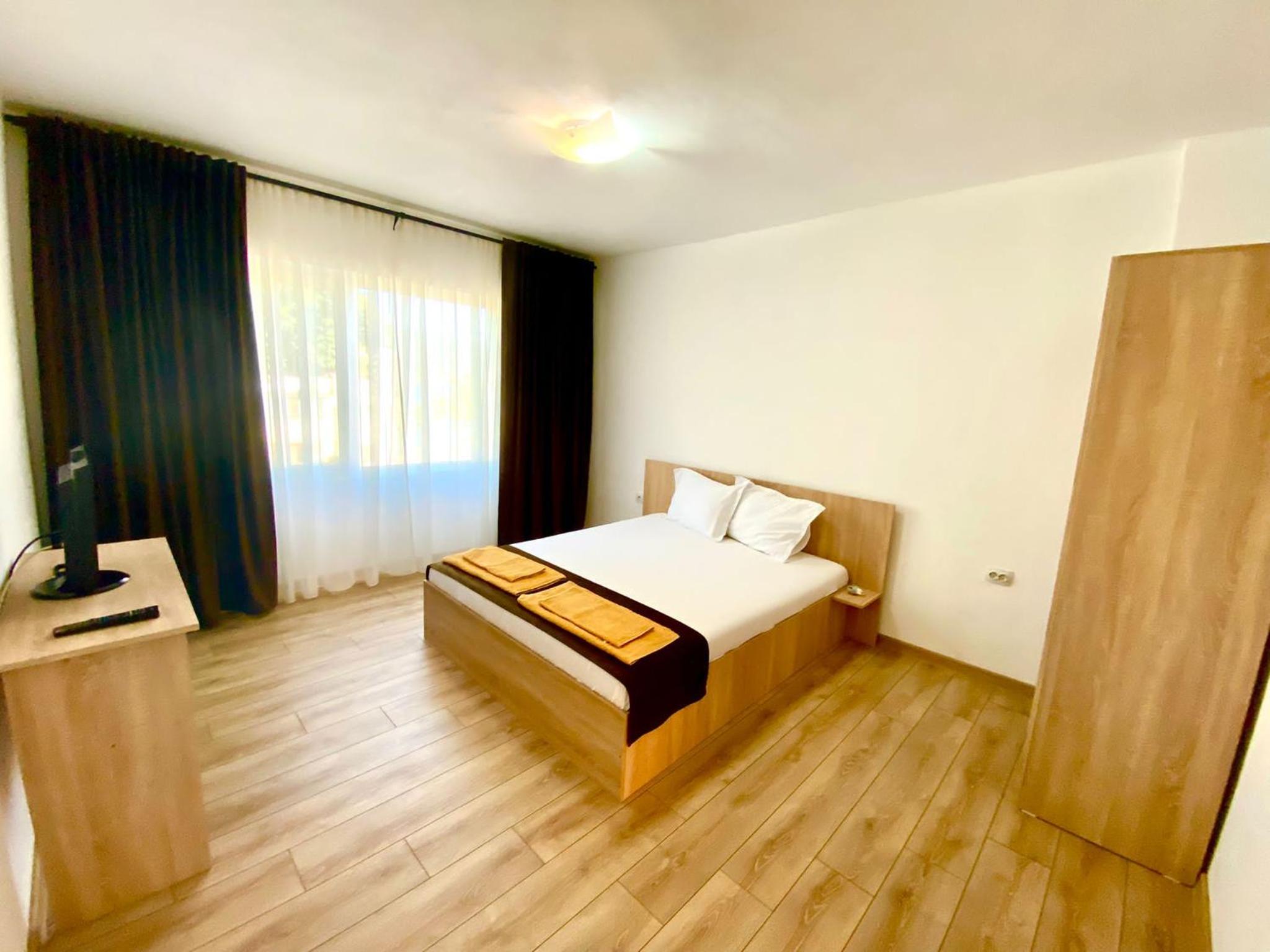 Double Room with Private Bathroom - Photo 10