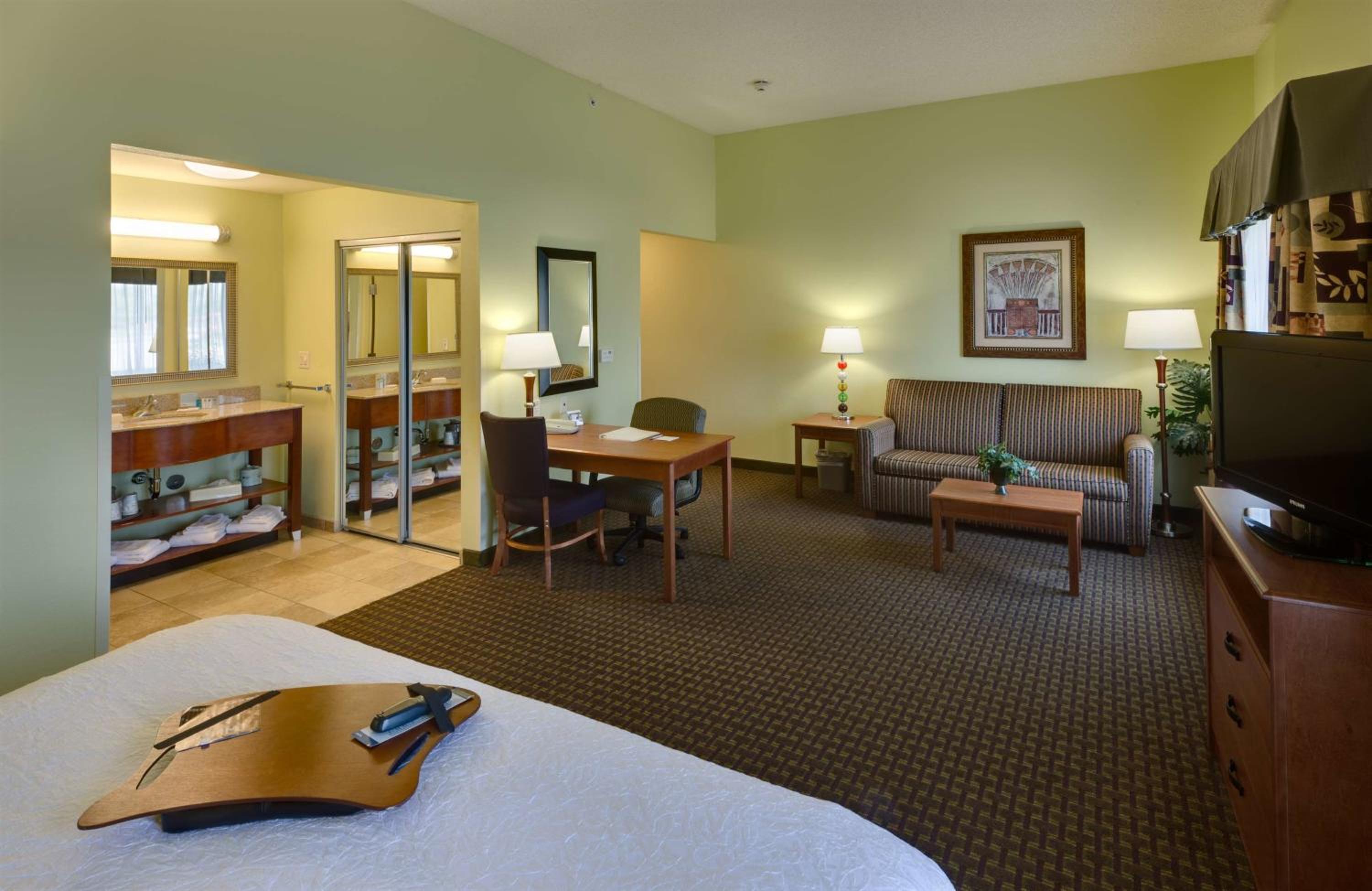 King Suite - Hearing Access/Non-Smoking - Photo 3