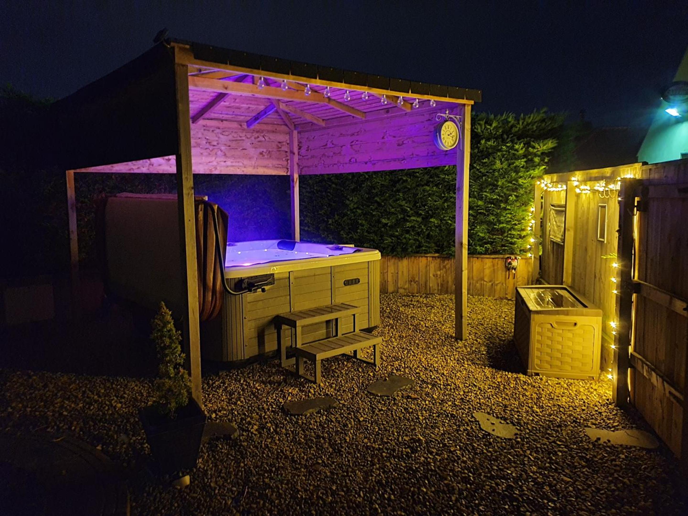 Deluxe Double Room with Shower - Photo 7