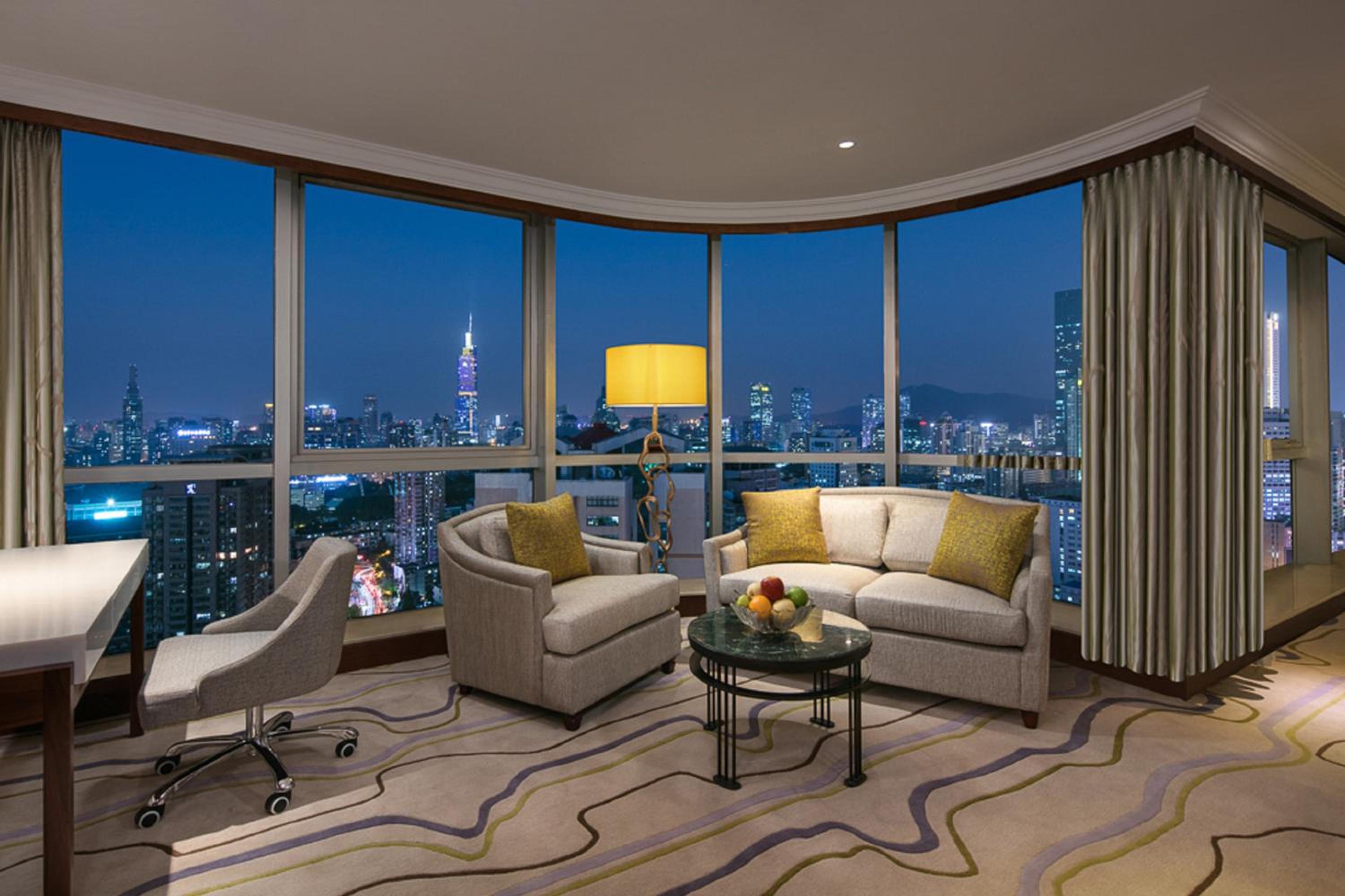 Towers Executive Suite, Tower Lounge access level, 1 King   - Photo 7