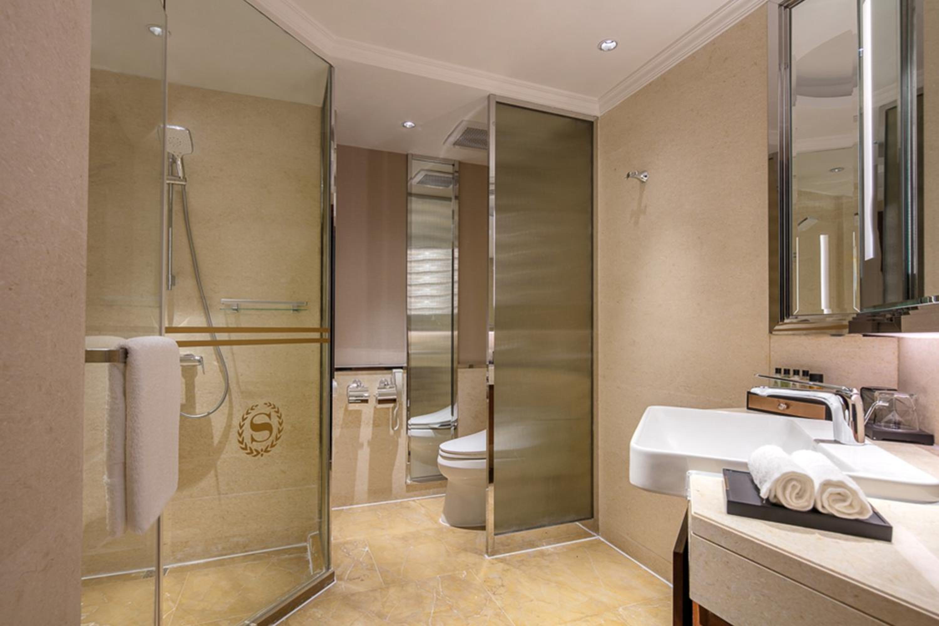 Towers King Room, Tower Lounge access level, Guest room - Photo 2