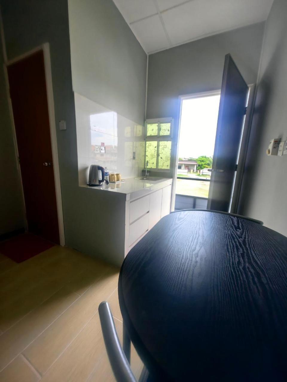 Twin Room with Private Bathroom - Photo 6